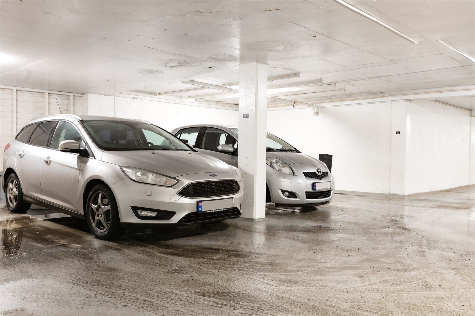 Til leiligheten medfølger garasjeplass i felles parkeringsanlegg i Hovseterveien 70. Leilighet disponerer i tillegg to oblater til gjesteparkering Galleribilde