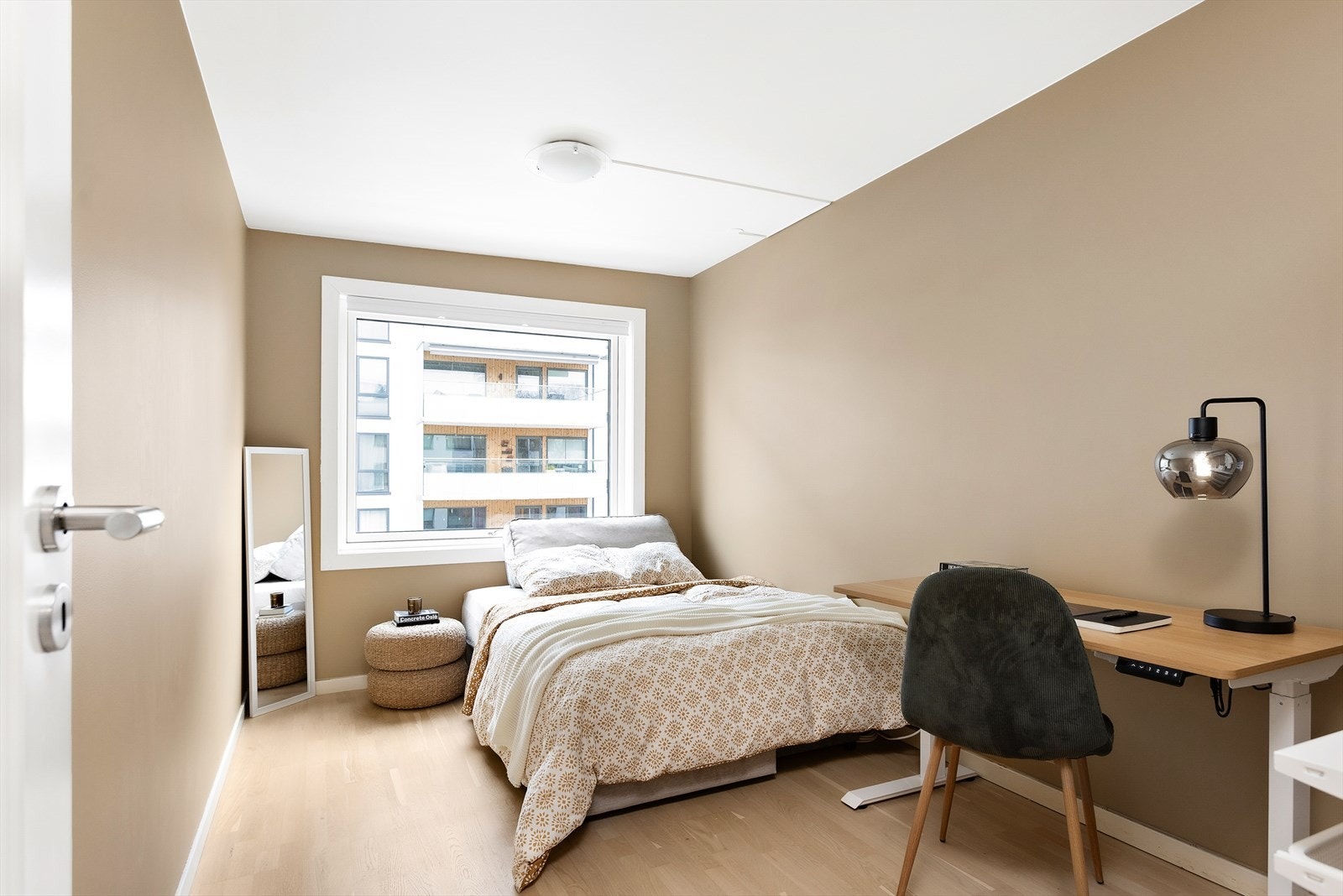 Romslig soverom/kontor Galleribilde