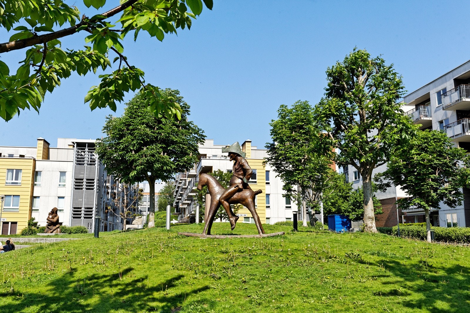 Flotte grøntarealer i nærområde. Løren har de senere årene hatt en voldsom utvikling og fremstår i dag som et moderne boområde, med store grønne lunger og et variert utvalg av servicetilbud. Galleribilde
