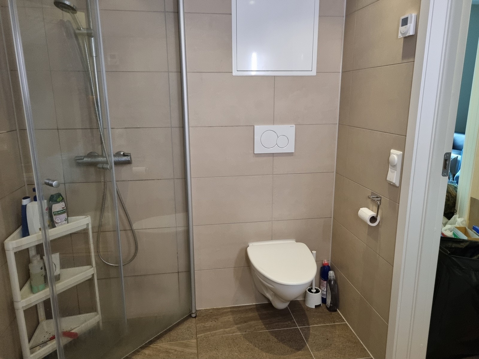 Innfellbare dusjdører gjør at man får mer gulvplass hvis nødvendig Galleribilde