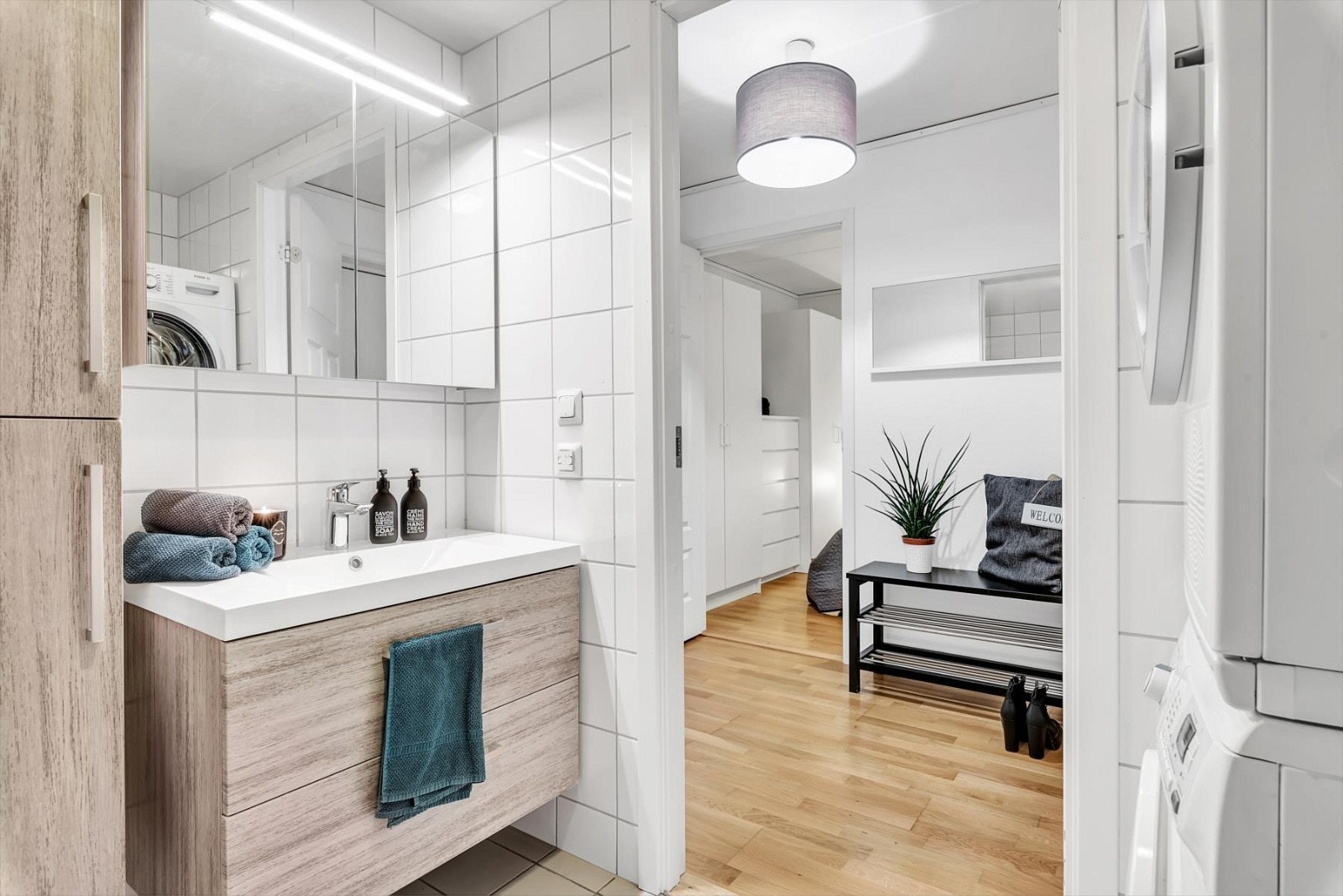 Dusjdørene og innredningen er fra 2016. Det ble satt inn ny varmtvannsbereder i 2020. Galleribilde