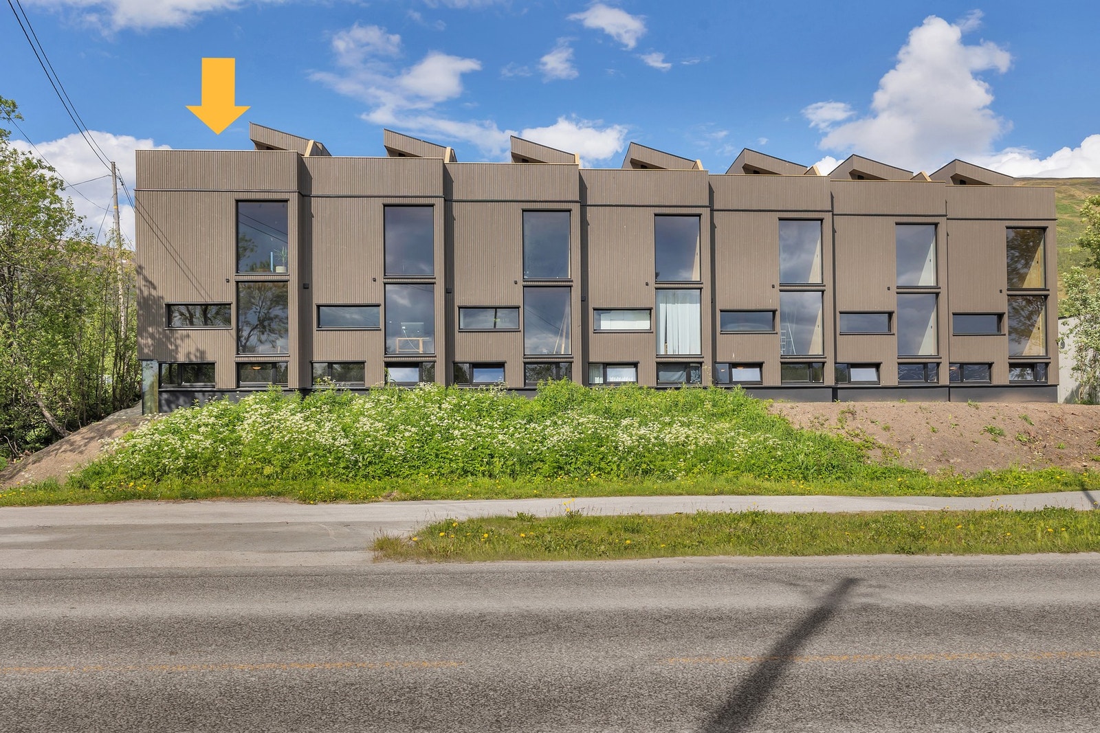 Rekkehuset ligger i enden mot sørvest. Galleribilde