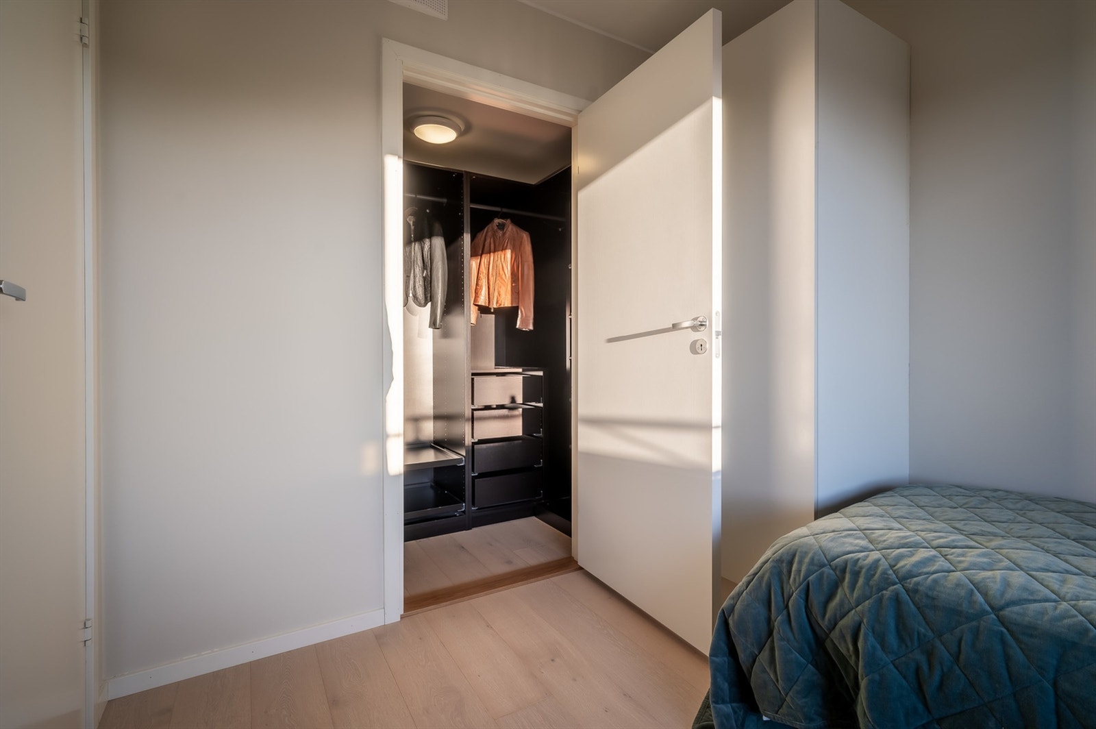 Praktisk bod/omkledningsrom. Galleribilde