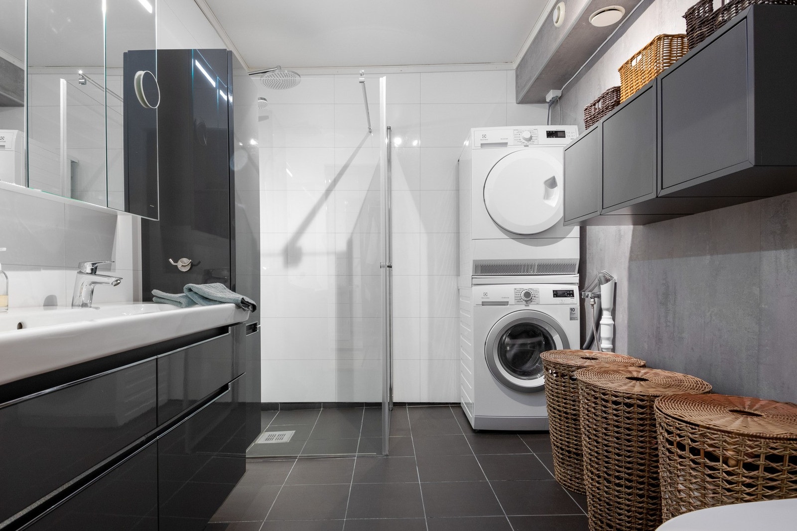 Badet ble pusset opp 2017 og har et stilig uttrykk med fine kontraster. Galleribilde