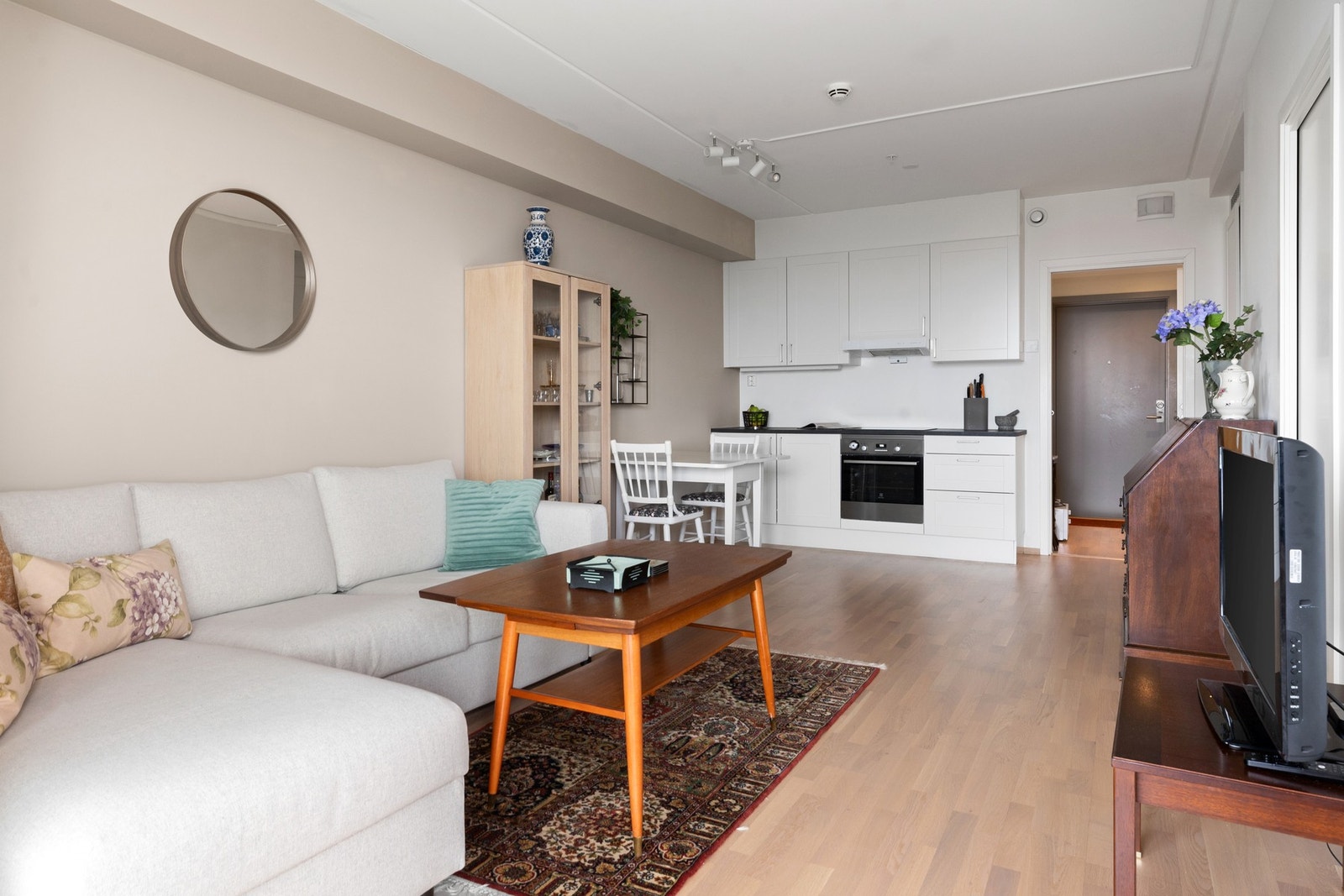 Leiligheten varmes opp med vannbåren varme og varmekabel. Galleribilde