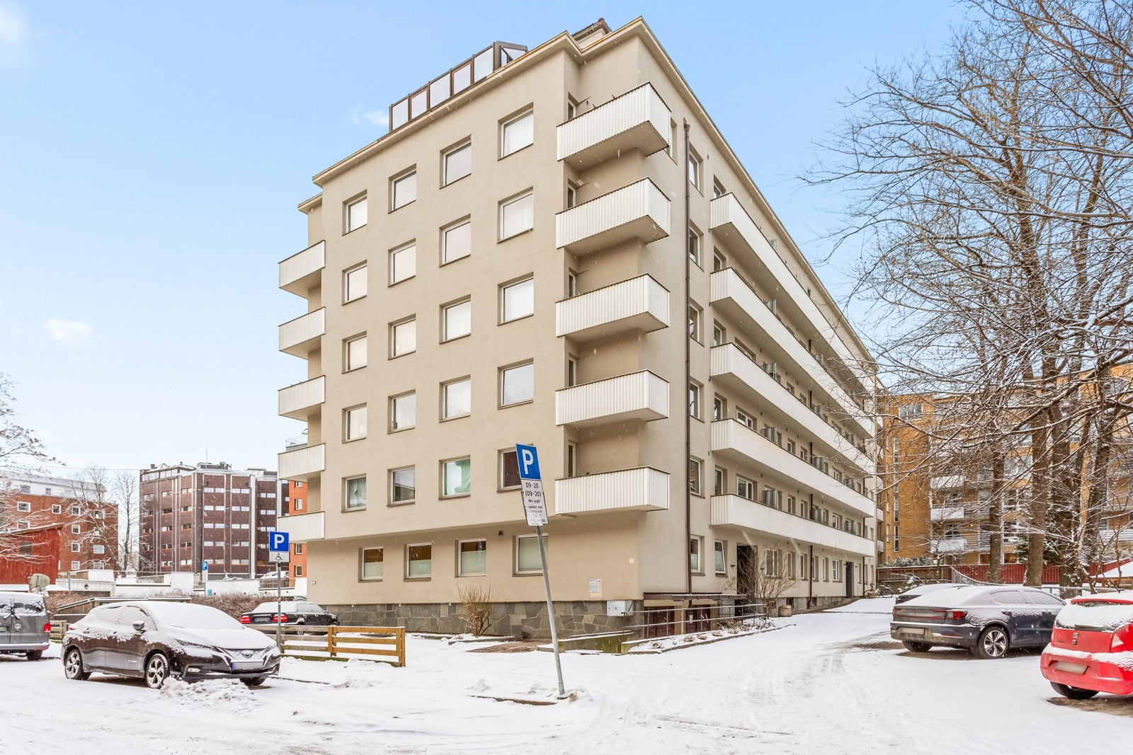 Sameiet har 18 parkeringsplasser som kan benyttes ved kjøp av parkeringskort. Førstemann-til-mølla-prinsippet gjelder. Galleribilde