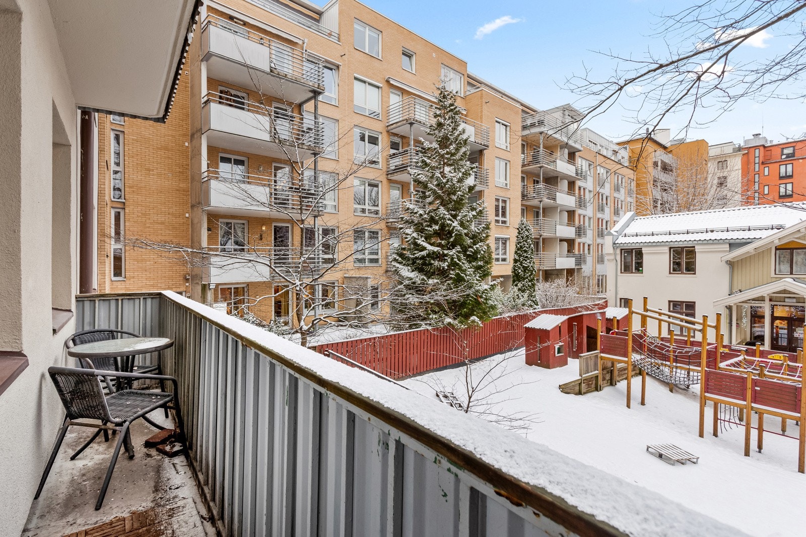 Det er plass til balkongmøblement om ønskelig. Galleribilde