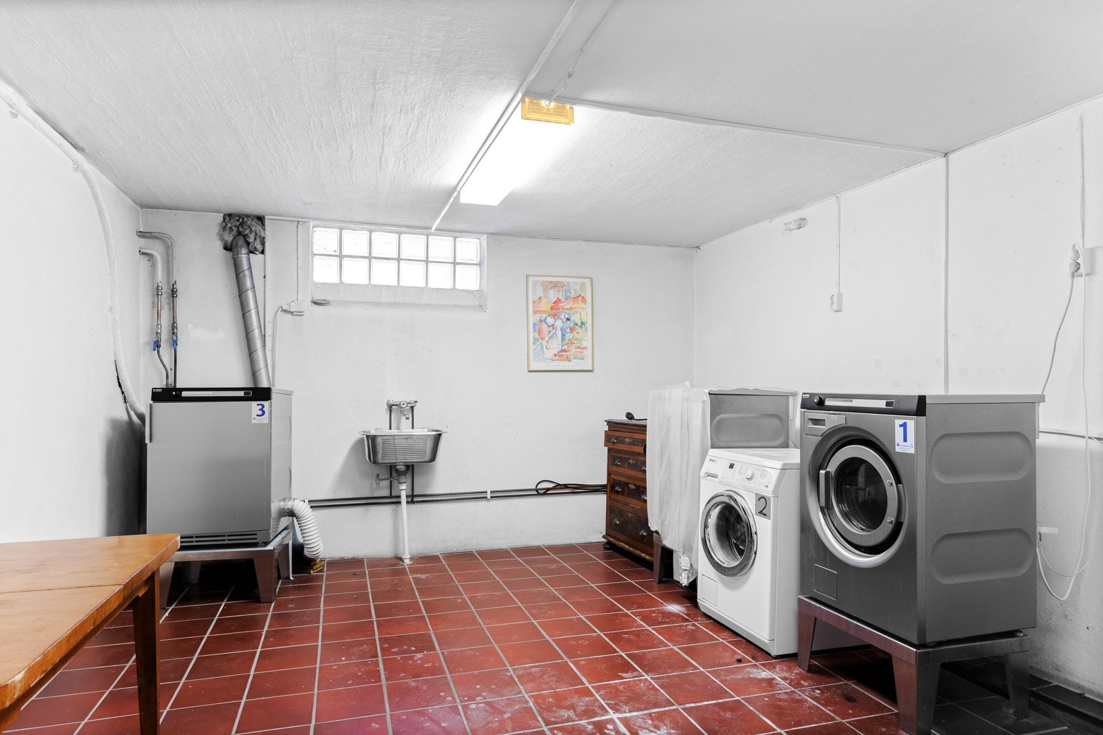 Det er også felles vaskekjeller med heisadkomst dersom det ikke er ønskelig med vaskemaskin på badet. Galleribilde