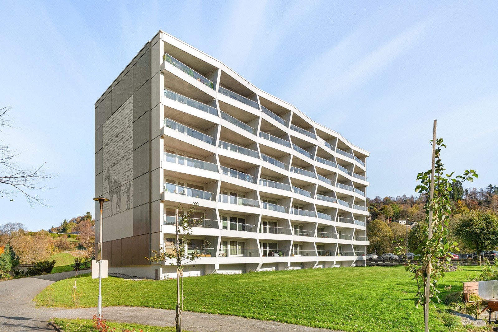 Alle blokkene i borettslaget er rehabilitert med nye terrasser, vinduer og isolasjon. Galleribilde