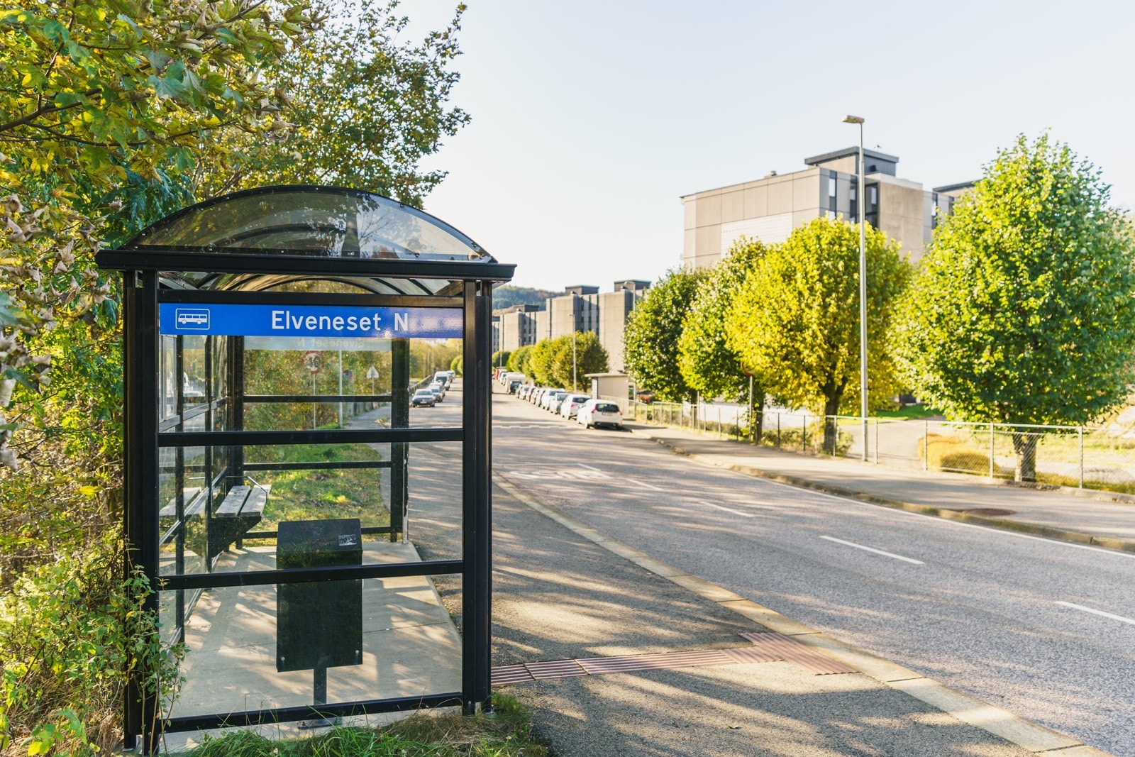 Nærmeste bussholdeplass er en to minutters gange unna, og her tar buss nr. 70 deg til Nesttun terminal. Galleribilde