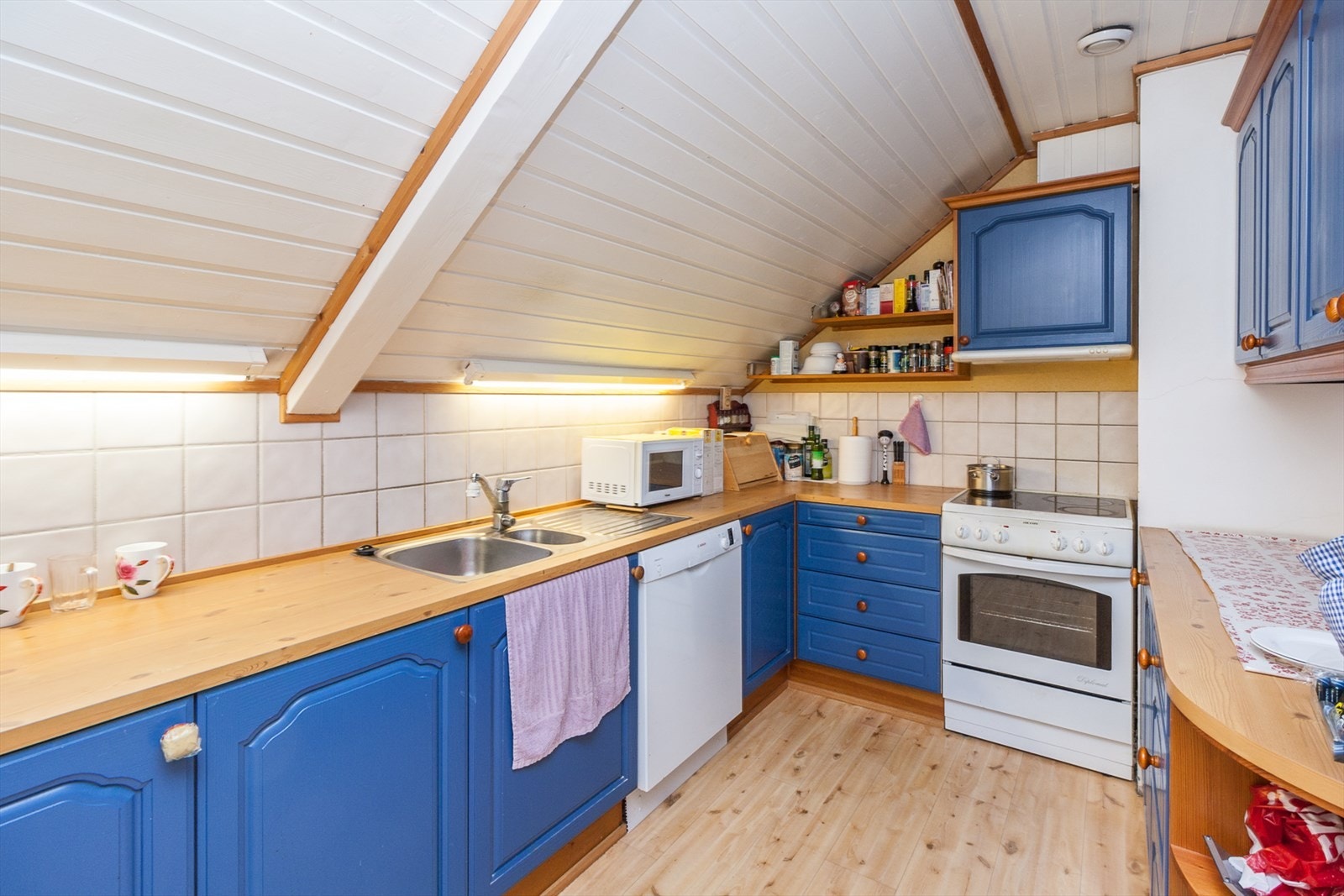 Kjøkken i leiligheten i loftetasjen. Galleribilde