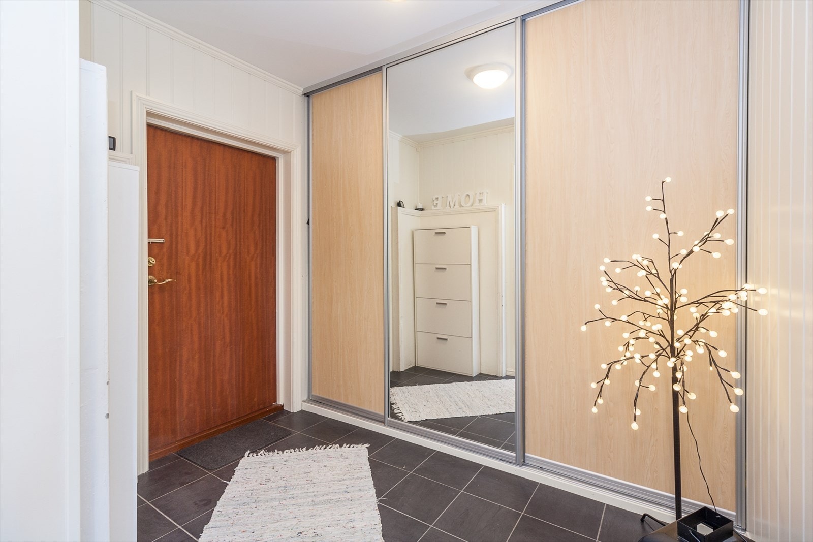 Inngangsparti leilighet nord 1.etasje. Galleribilde