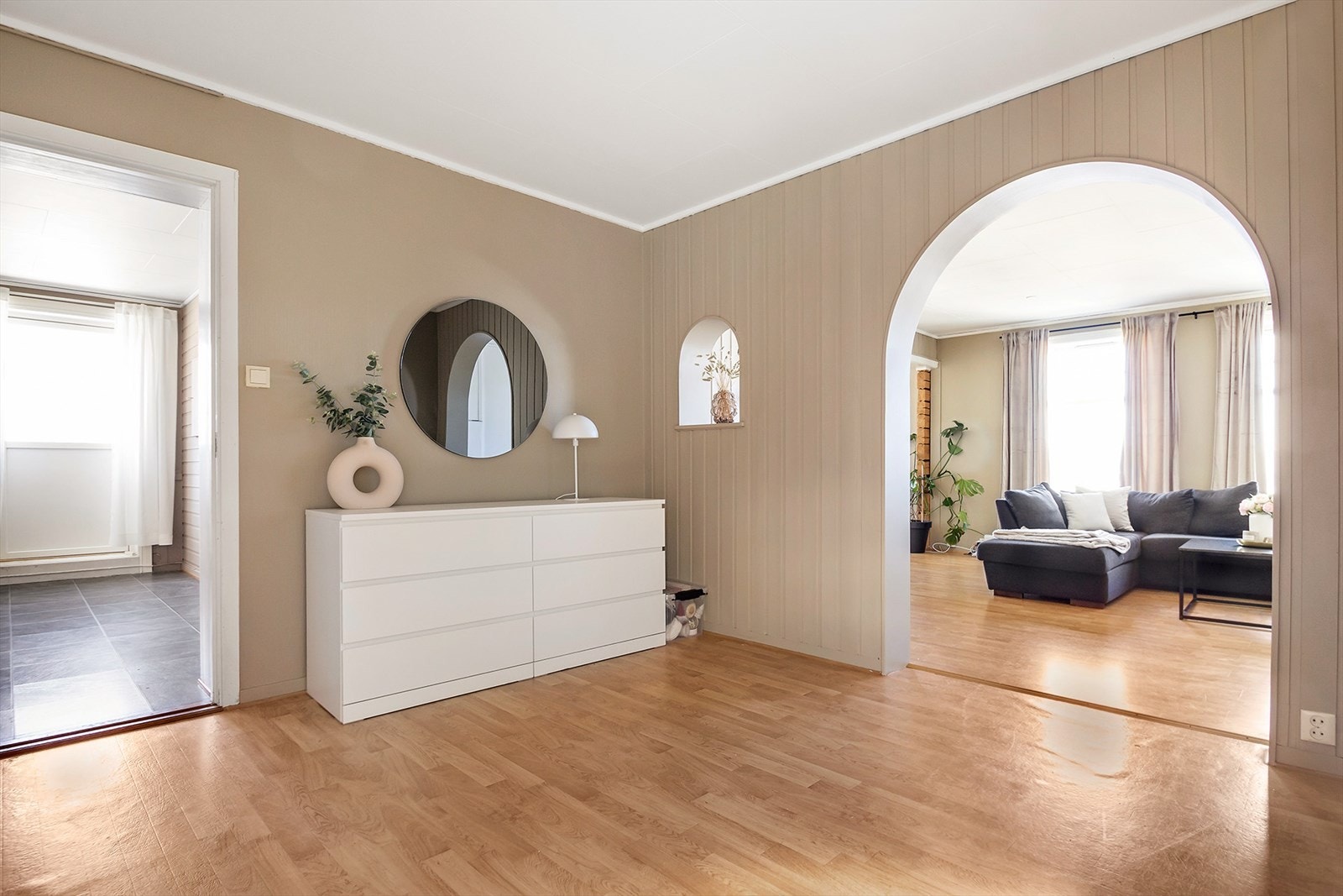 16-.jpg Galleribilde