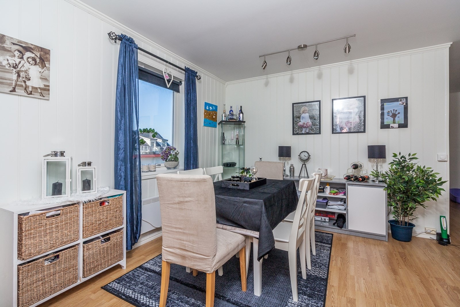 Åpen gjennomgang mellom spisestue og stue Galleribilde