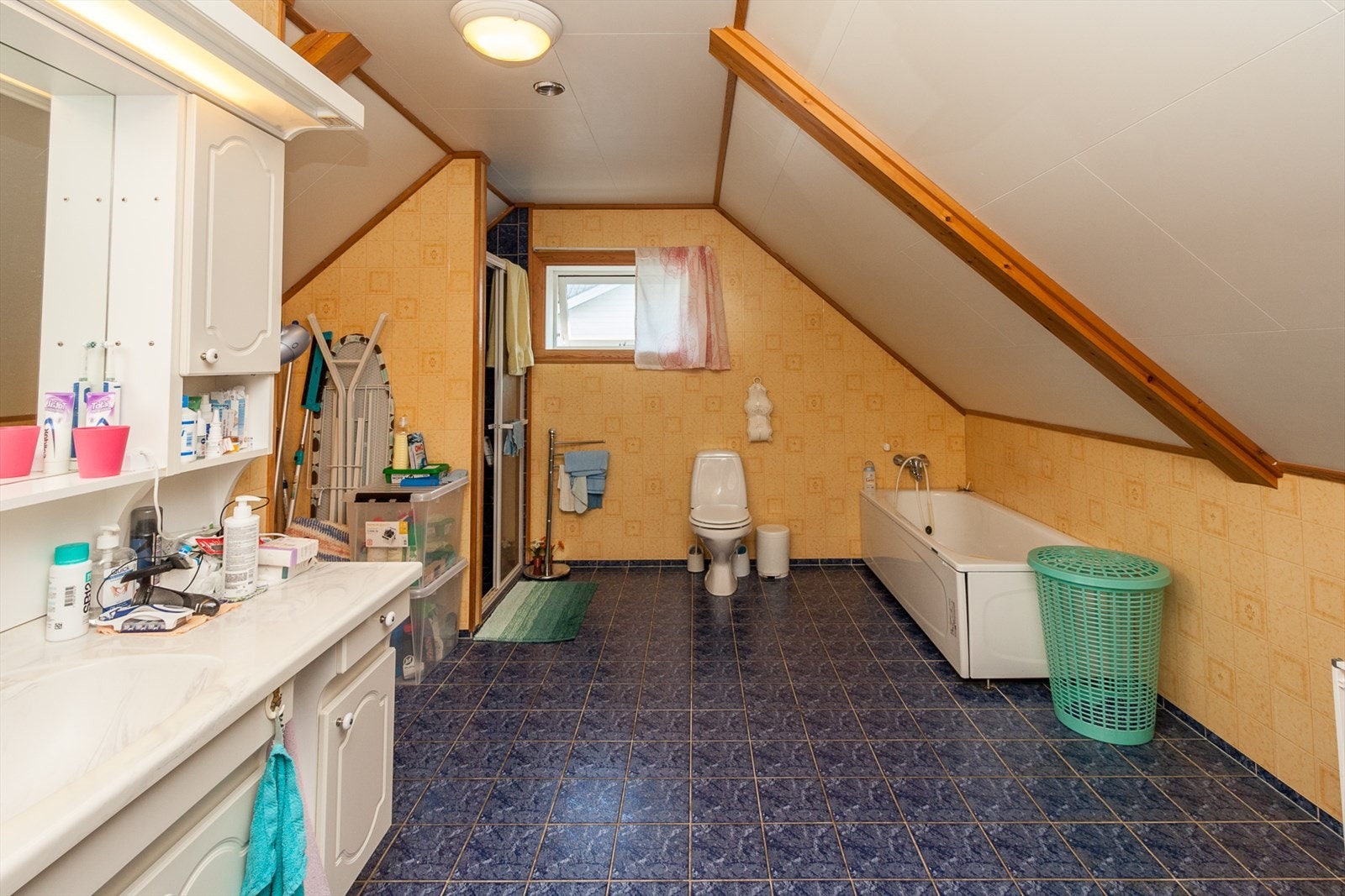 Baderom loftetasje. Galleribilde