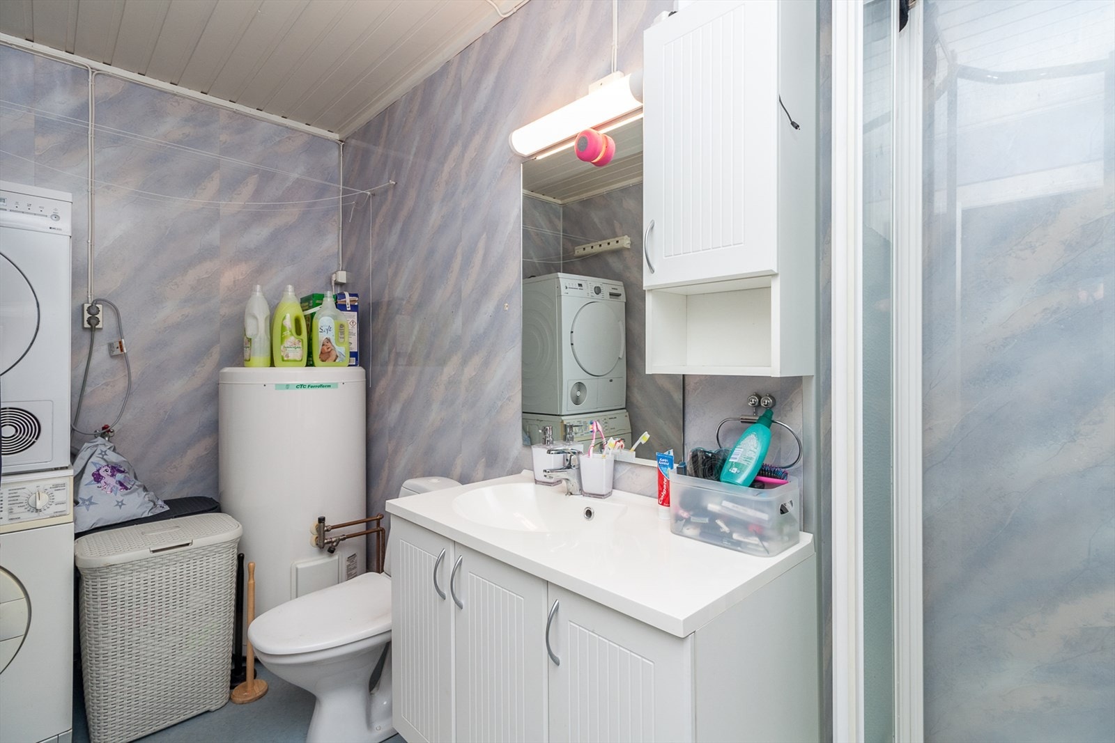 Baderom i leilighet nord 1.etasje. Galleribilde