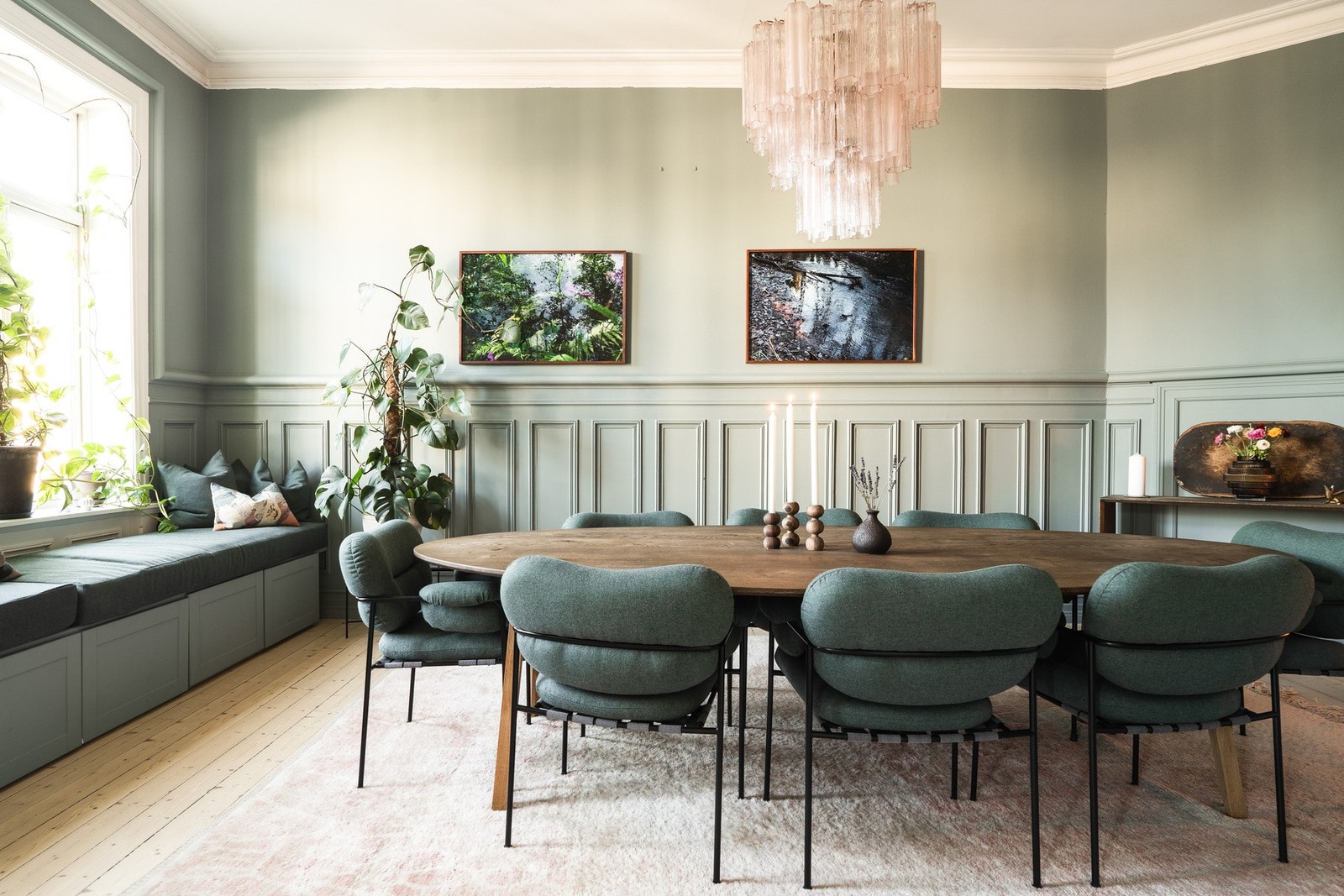Sosial samlingsplass: God plass til langbord. Her ligger alt til rette for å samle venner og familie til middag. Galleribilde
