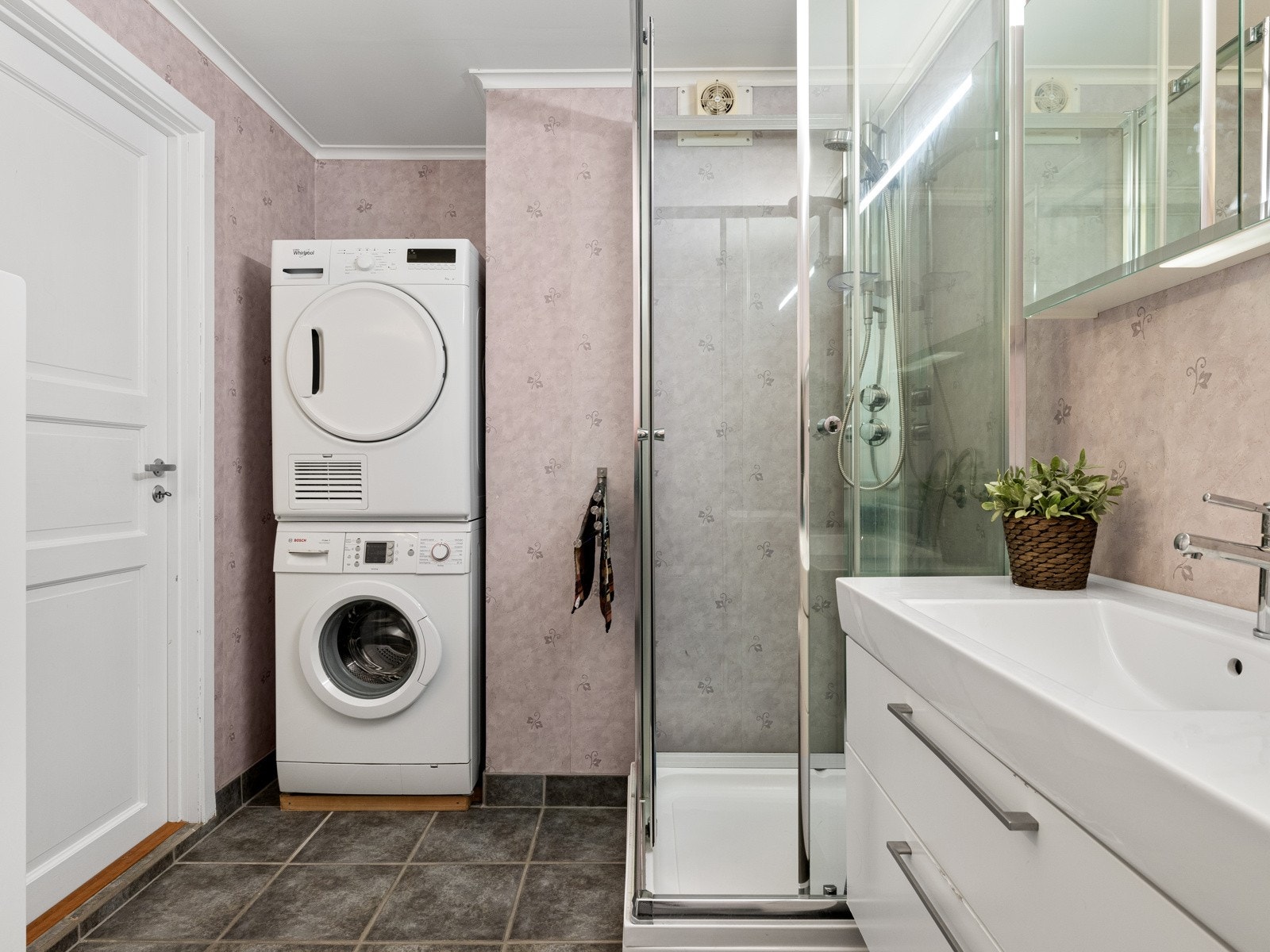 Bad i 1. etasje Galleribilde