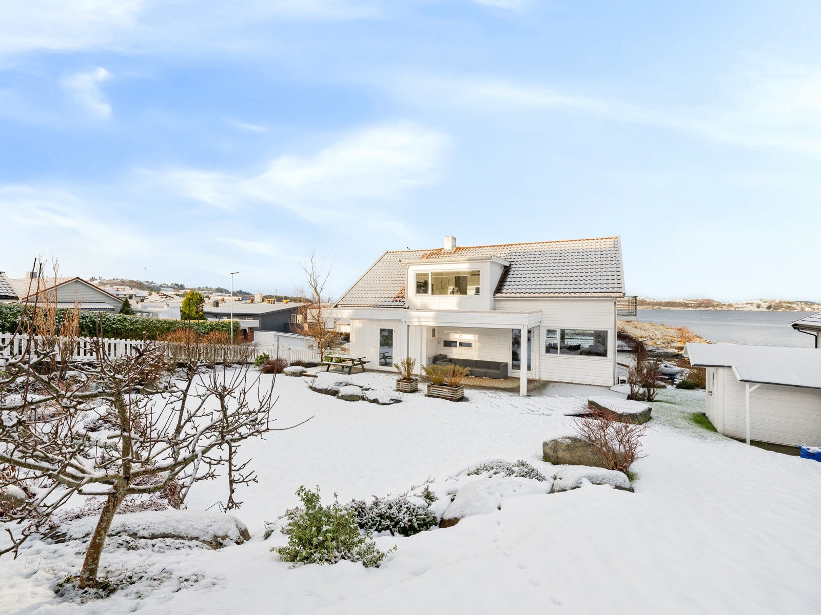 Stor hage med boltreplass Galleribilde