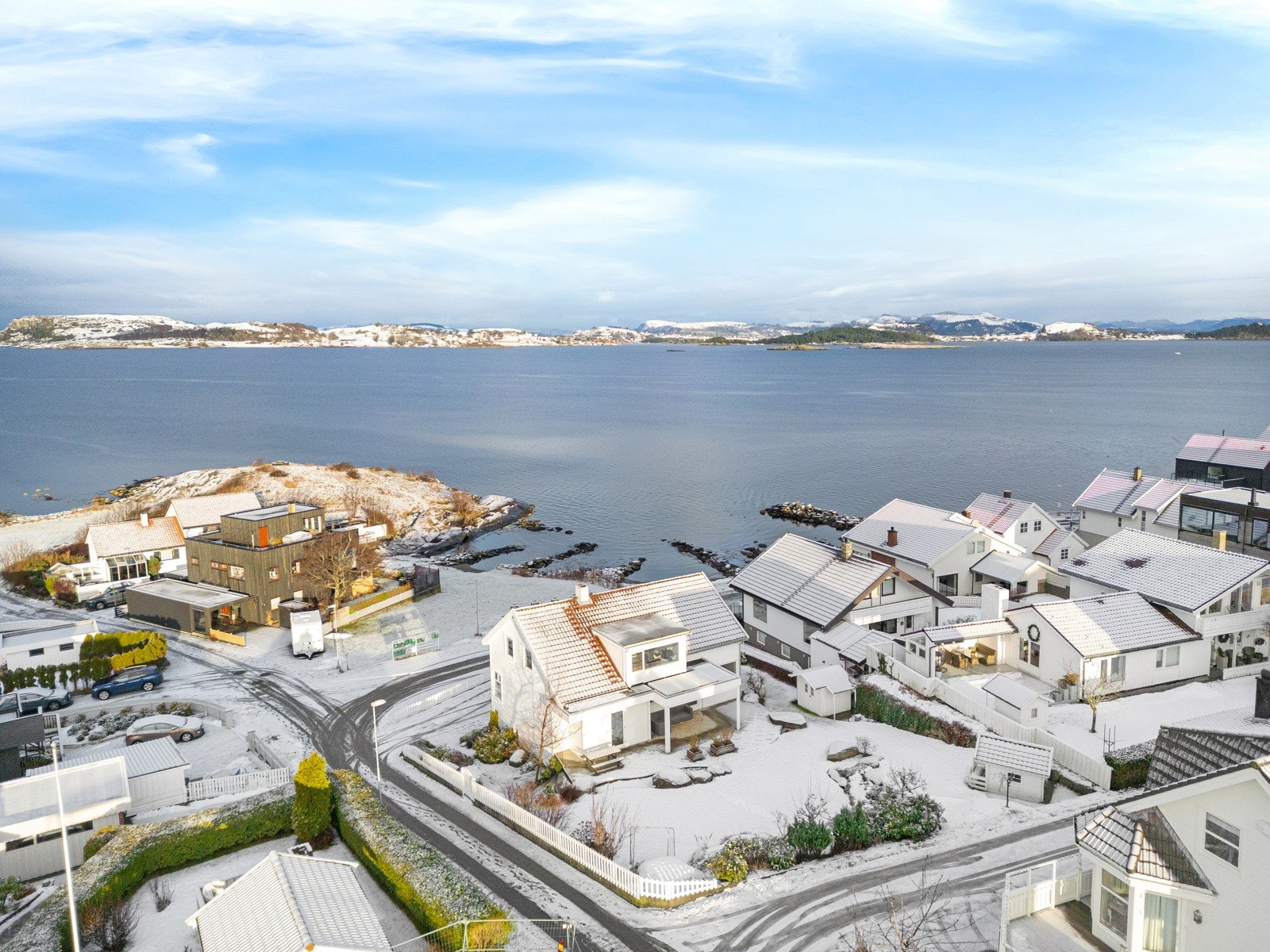 Fantastisk eiendom i første rekke mot havet! Galleribilde