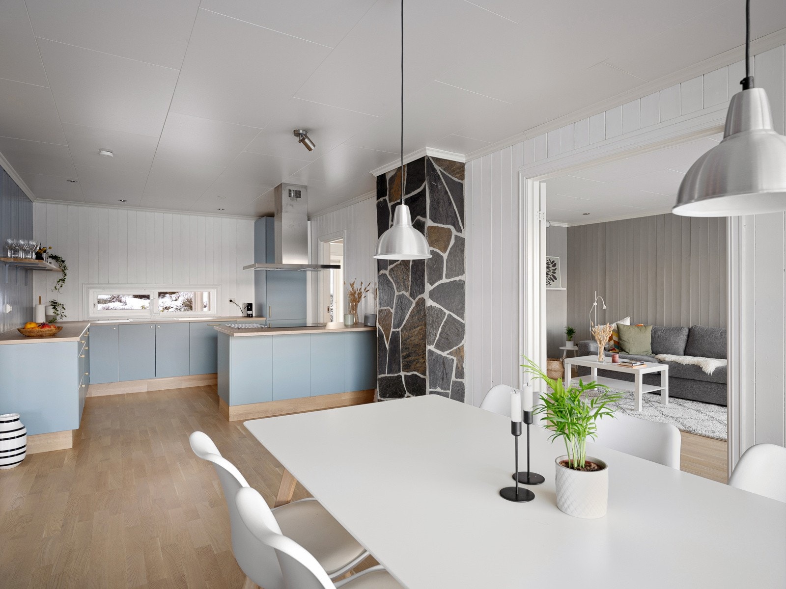 Et sosialt og trivelig kjøkken-allrom Galleribilde