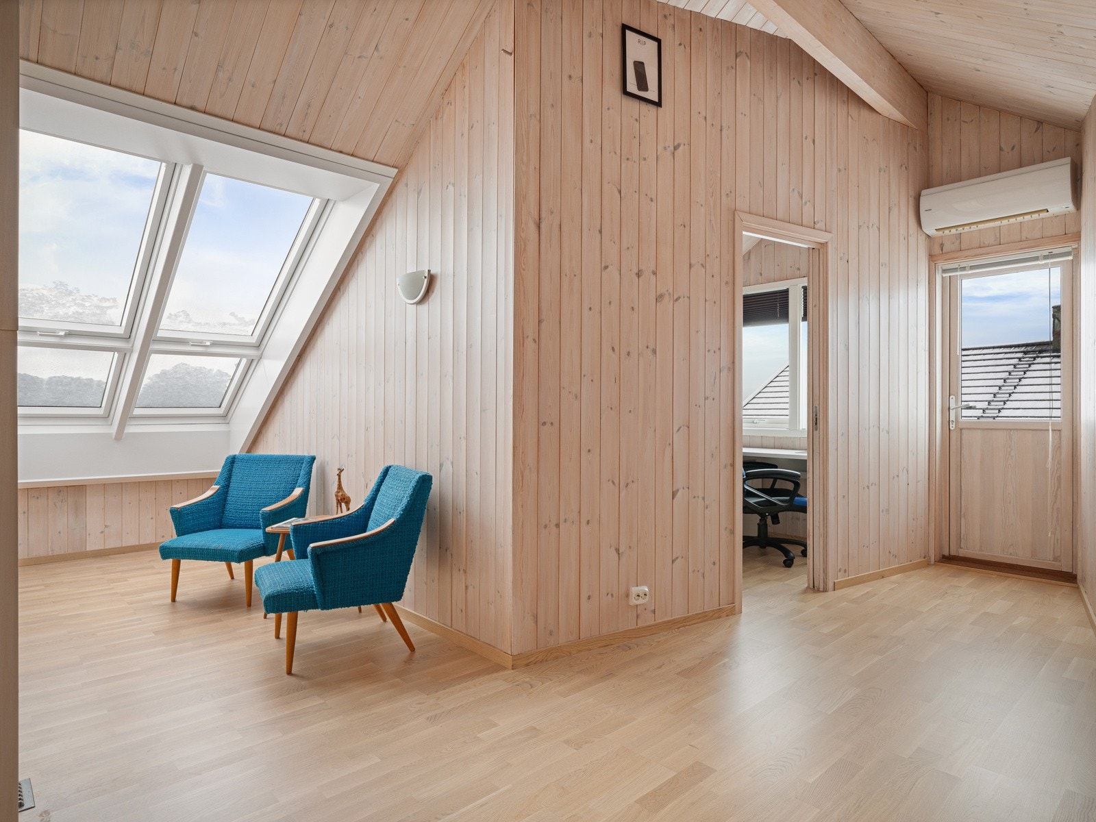 Varmepumpe og utgang til balkong Galleribilde