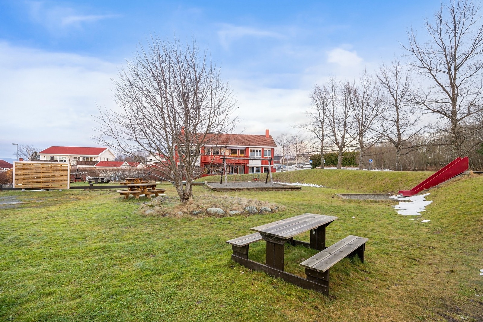 Svært flotte og barnevennlige fellesarealer i gaten. Galleribilde