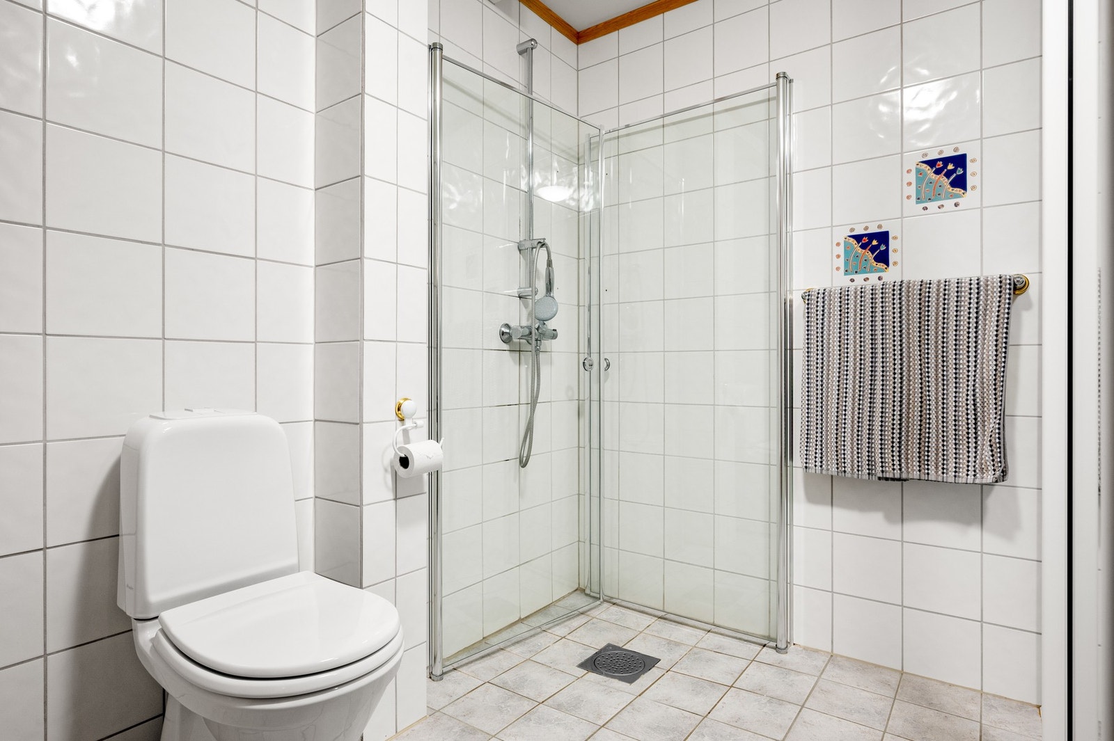 Badet har varmekabler i gulv. Galleribilde