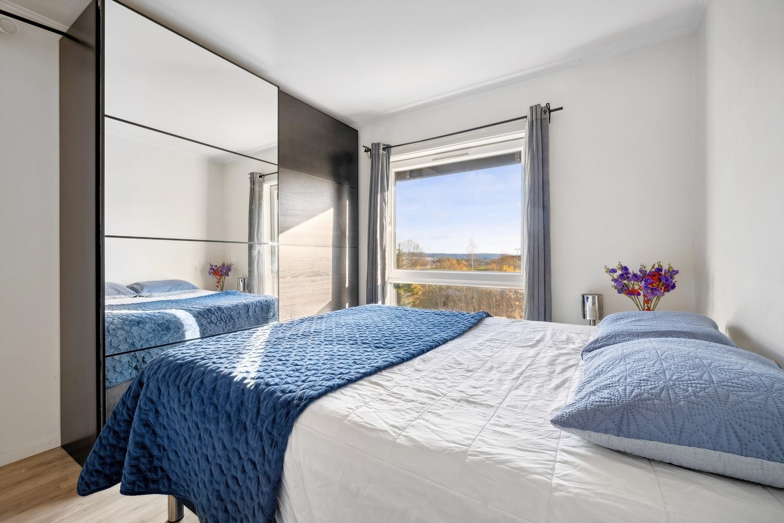 Det er adkomst fra hovedsoverommet til bad I. Galleribilde