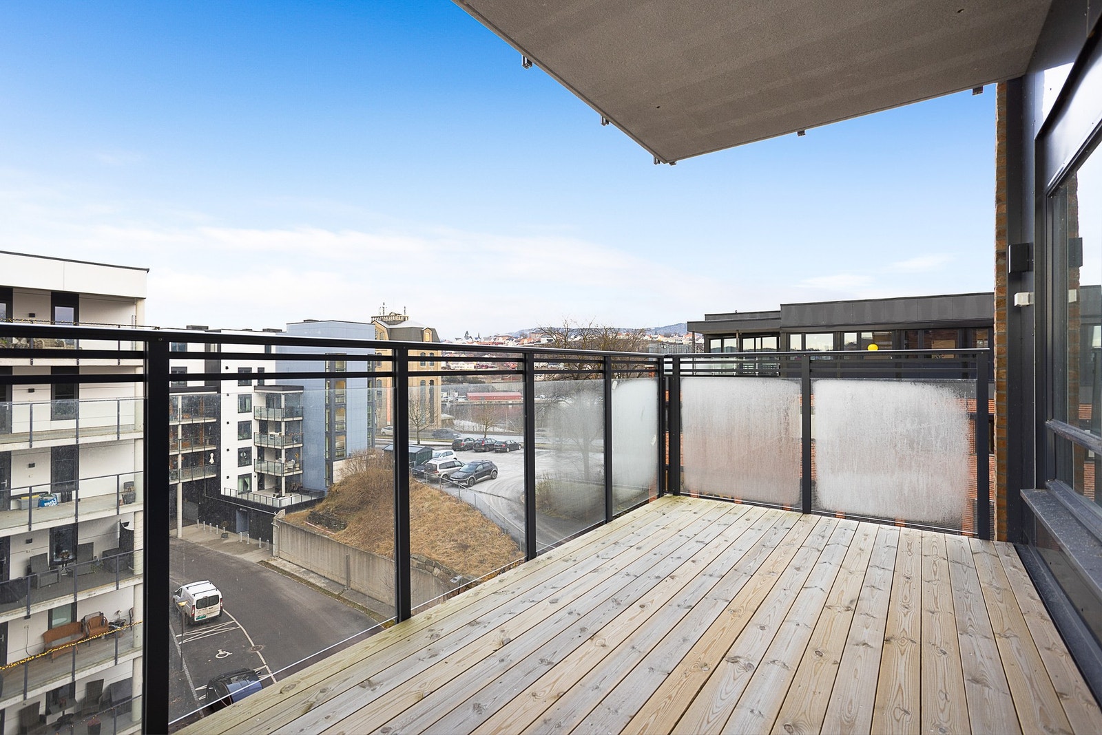 Utsikt fra balkongen utenfor kjøkken Galleribilde