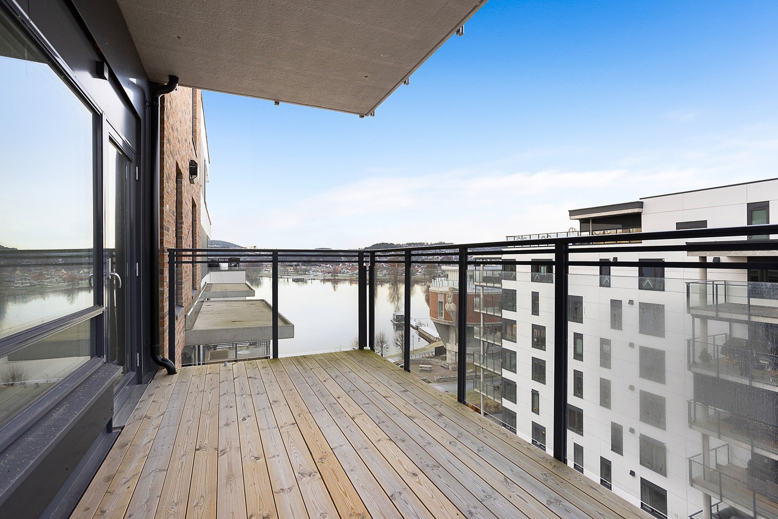 Utsikt fra balkongen utenfor stuen Galleribilde