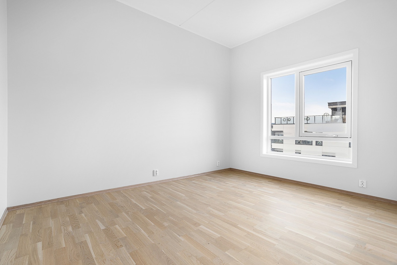 Det er tre gode soverom i egen fløy i leiligheten. Galleribilde