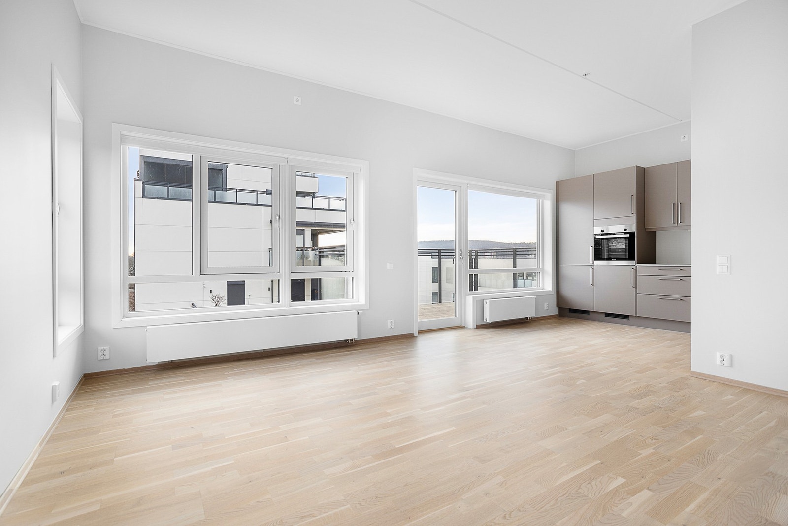 Kjøkkenrommet er stor og gir mange muligheter for møblering. Galleribilde