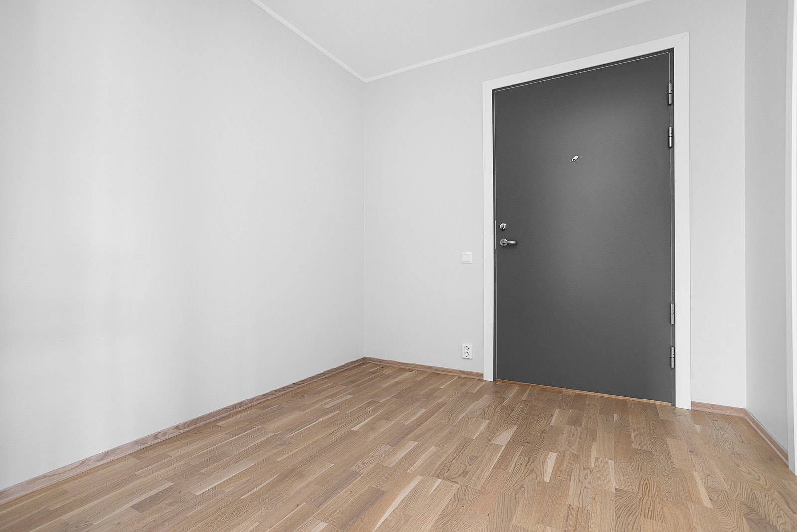 Romslig entre med god plass til garderobeløsning. Galleribilde