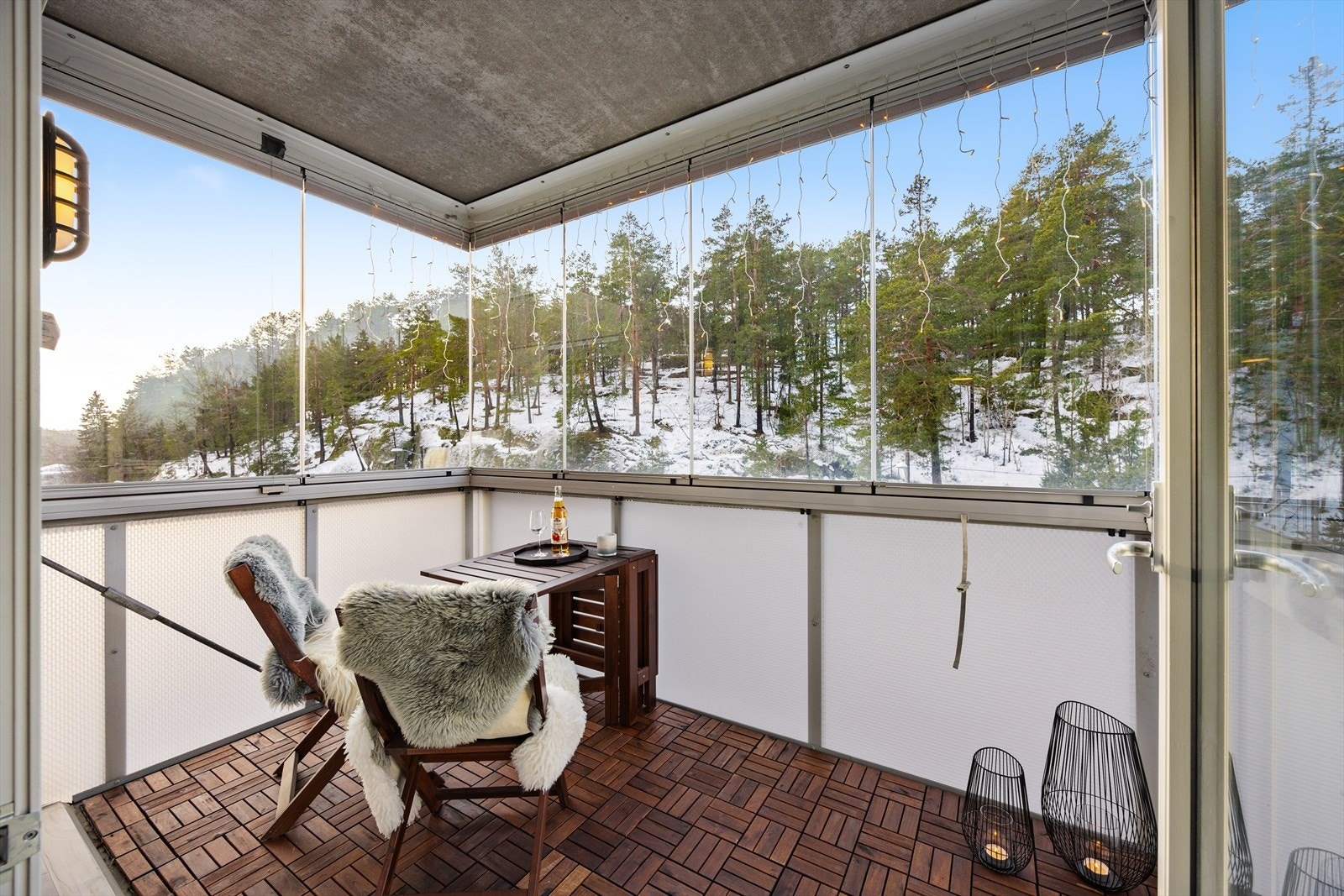 Leiligheten har god intern beliggenhet i byggets 4. etasje med flott utsyn fra balkongen Galleribilde