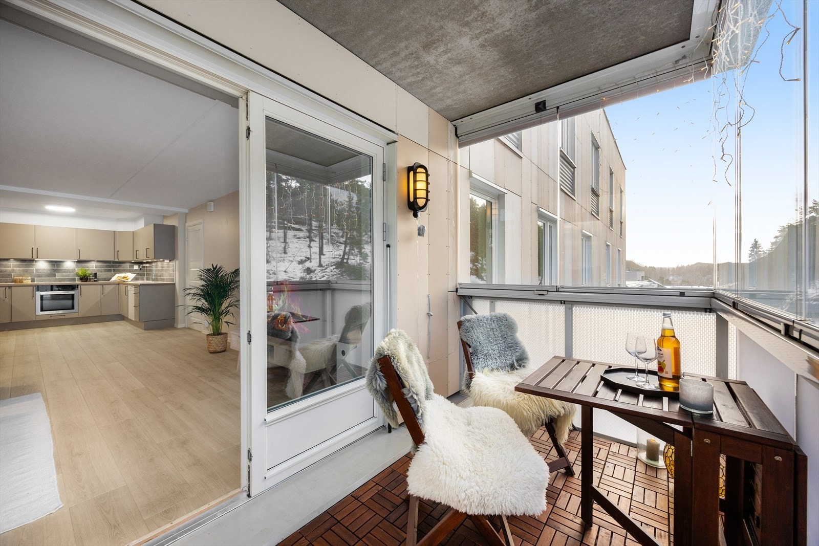 Balkong med enkel tilgang fra stuen. Galleribilde