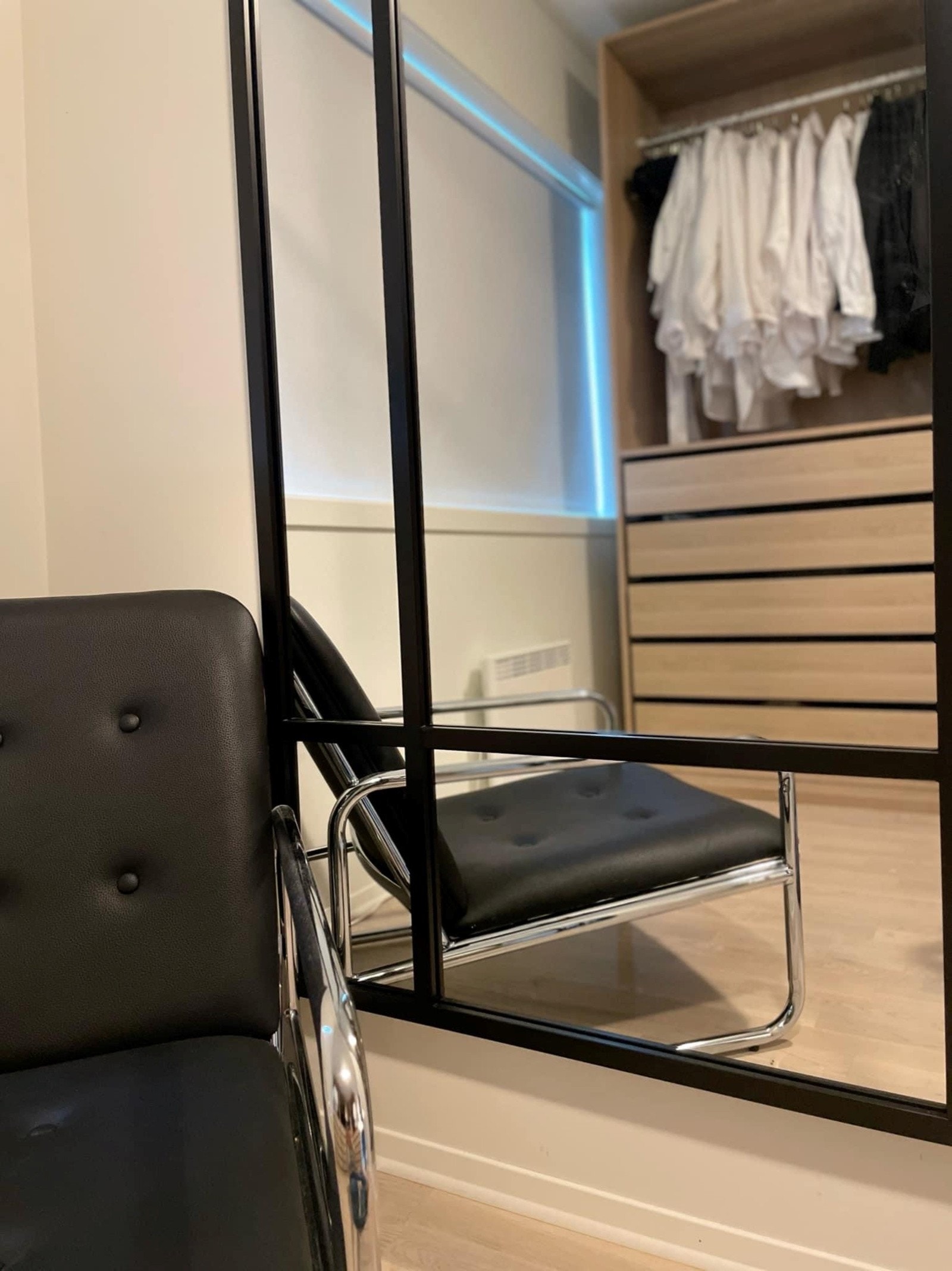 Det ene soverommet er pr i dag innredet til garderobe. Galleribilde