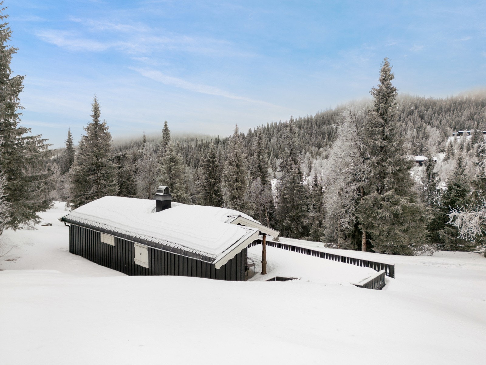 Stor terrasse fra 2014 hvor omgivelsene kan nytes Galleribilde