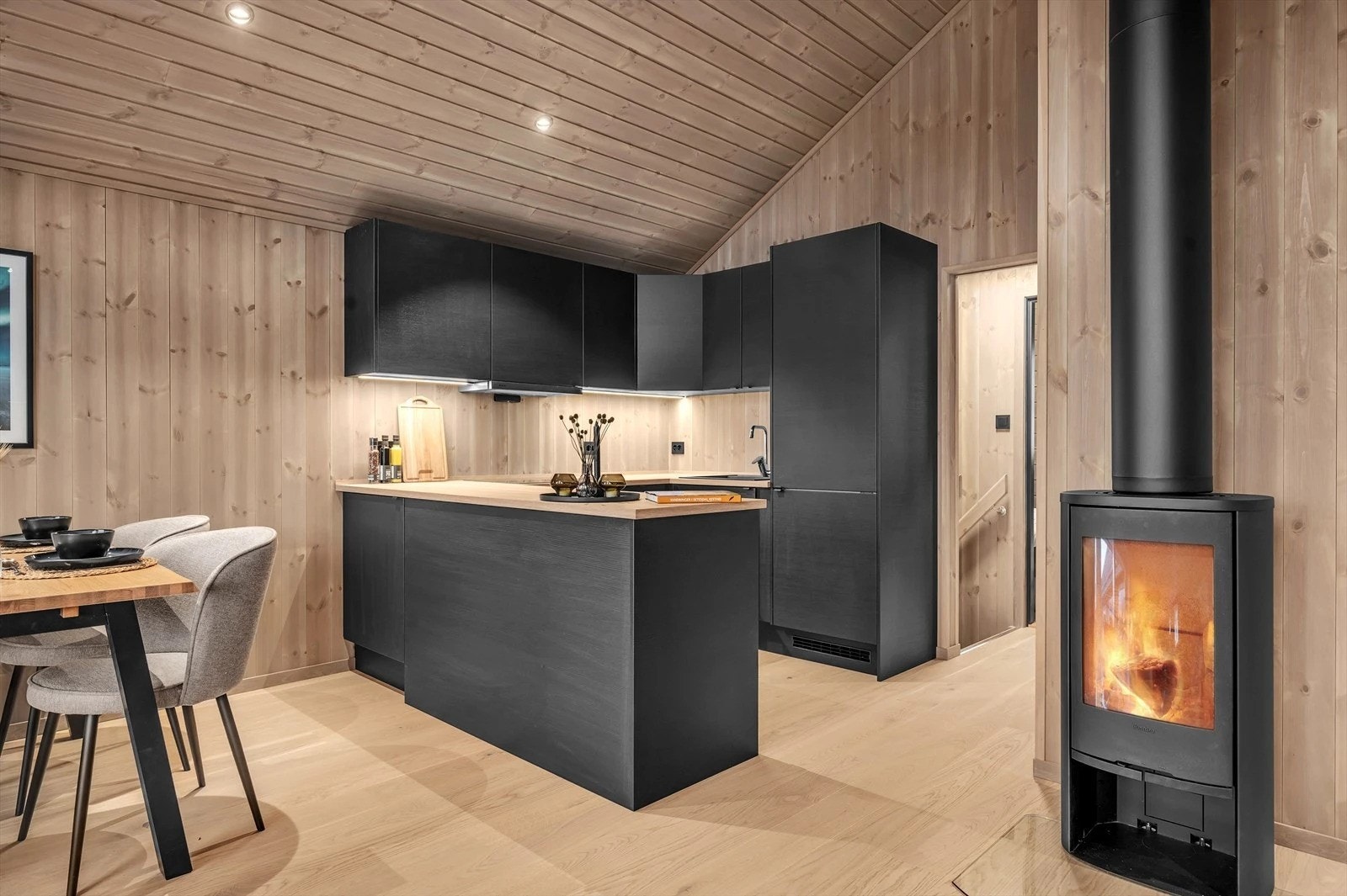 Kjøkken og peisovn Galleribilde