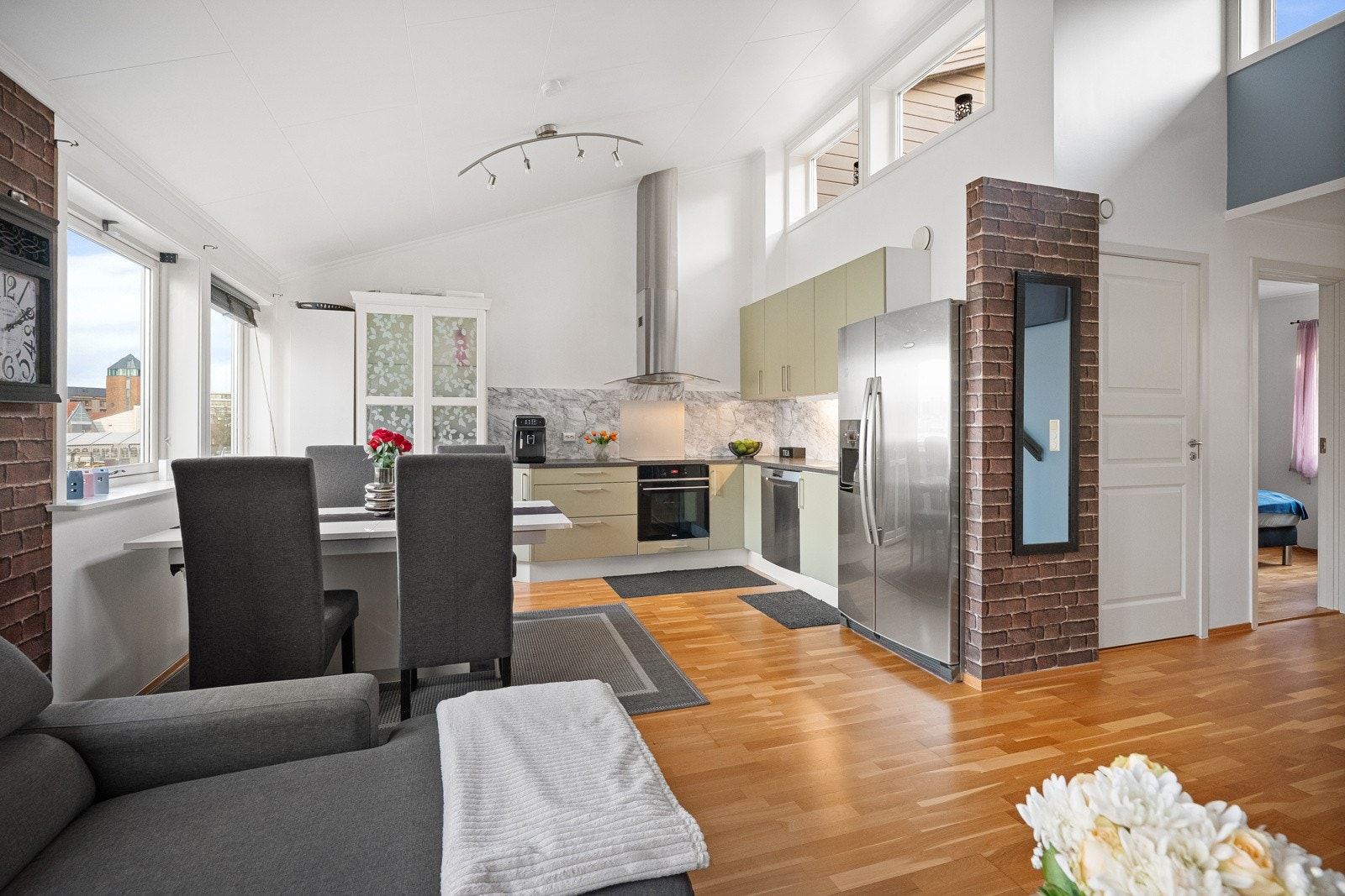 Stue/kjøkken er nymalt Galleribilde