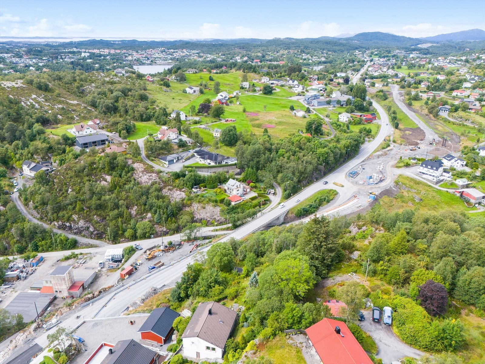 Haugland barneskole øverst i bildet. Galleribilde
