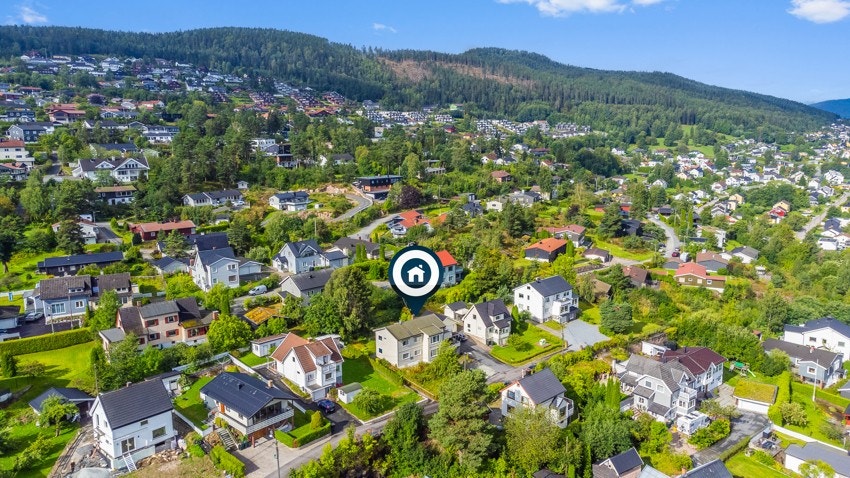 Boligen har en sentral og barnevennlig beliggenhet i blindvei. Galleribilde