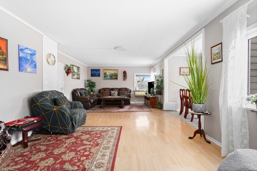 Stuen er av god størrelse med gode møbleringsmuligheter. Galleribilde