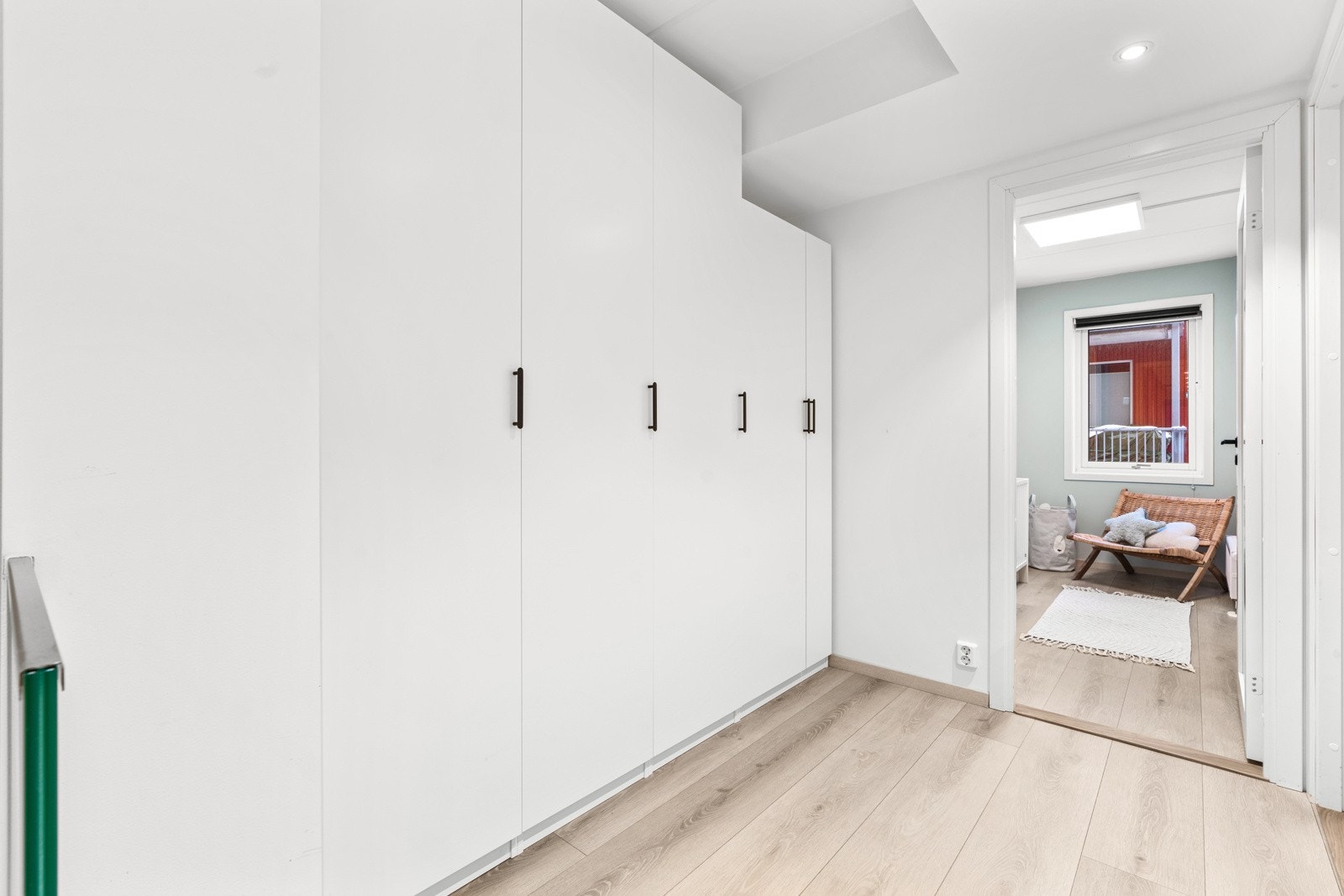 Det er også satt opp nyere skaprekke for ekstra oppbevaring i 2. etasje. Galleribilde