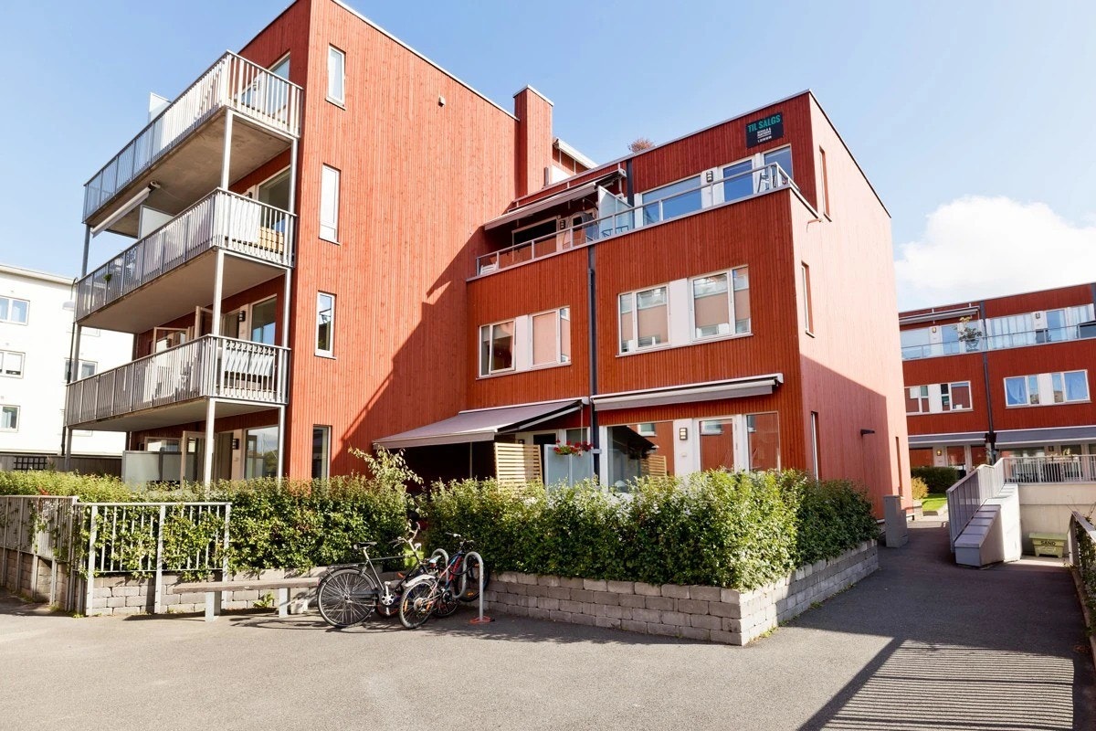 Moderne fasade nylig malt opp. Galleribilde