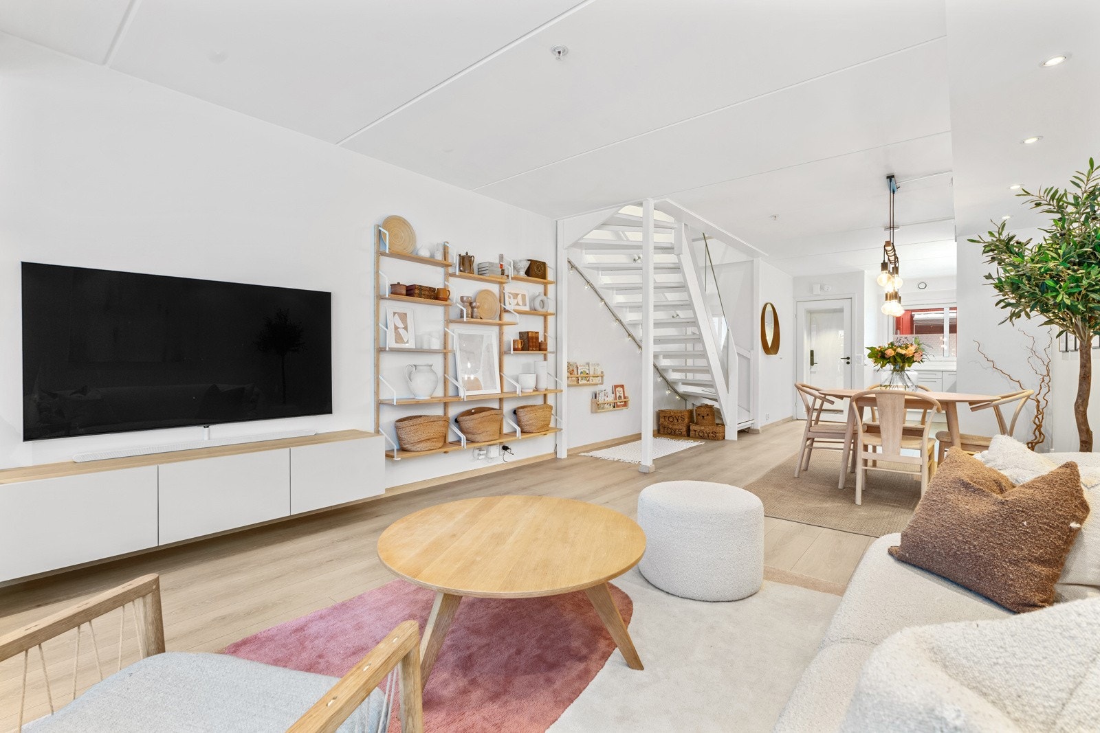 Det medfølger bod i garasjeanlegget på ca. 5 kvm. Galleribilde