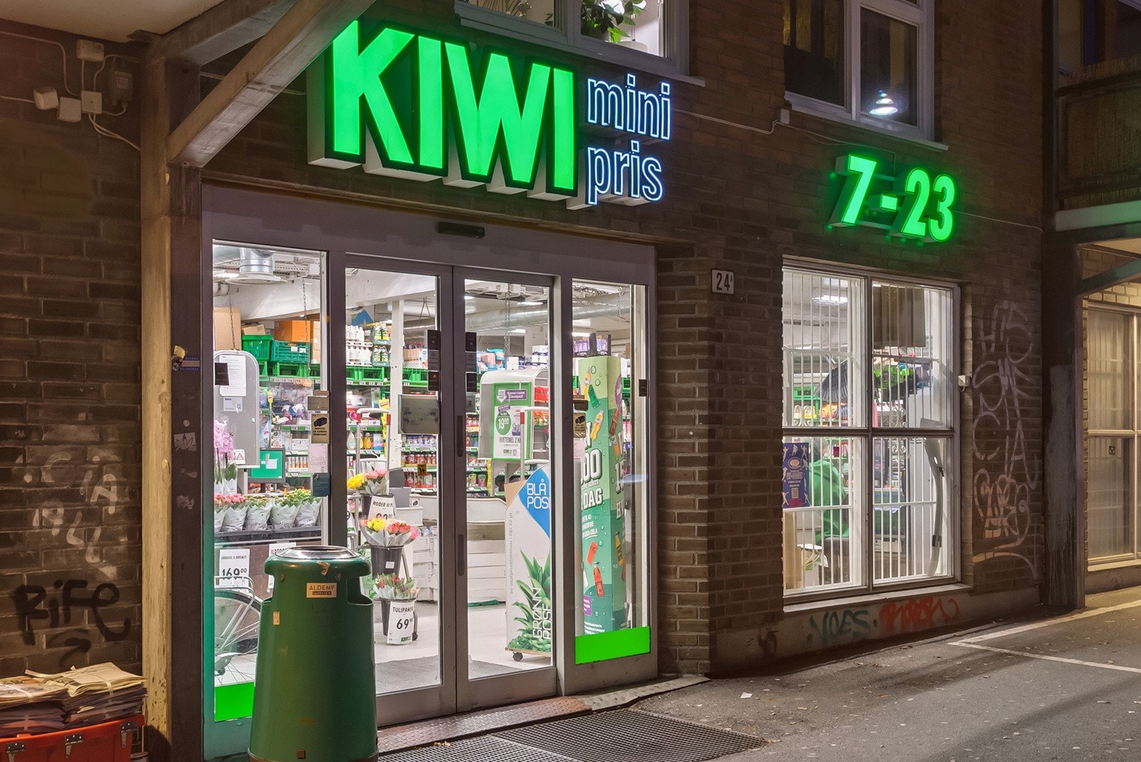 Dagligvarehandelen kan du f.eks. gjøre på Kiwi Vålerenga. Galleribilde