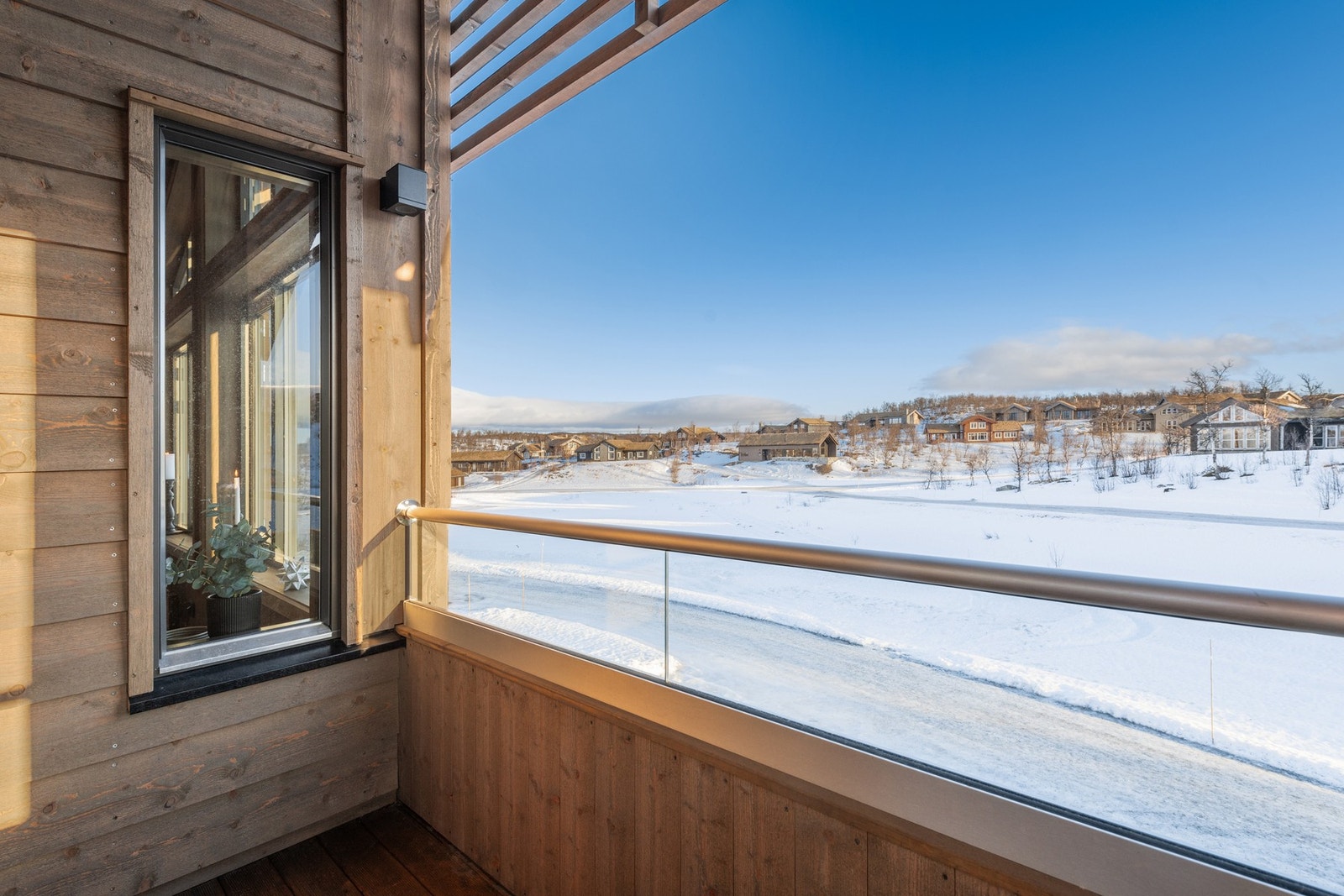 Balkong på fremsiden av chaleet Galleribilde