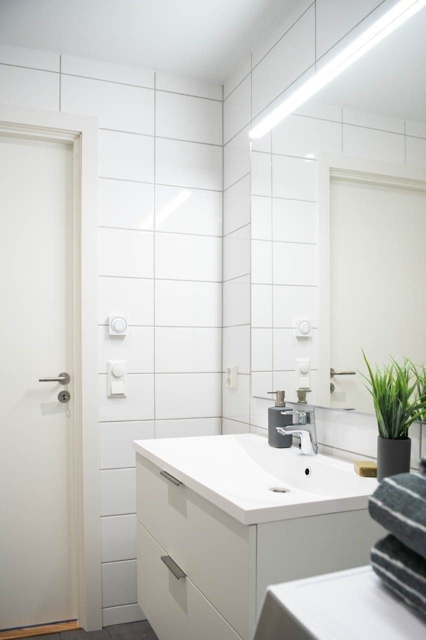 Bad med vaskemaskin/tørketrommel Galleribilde