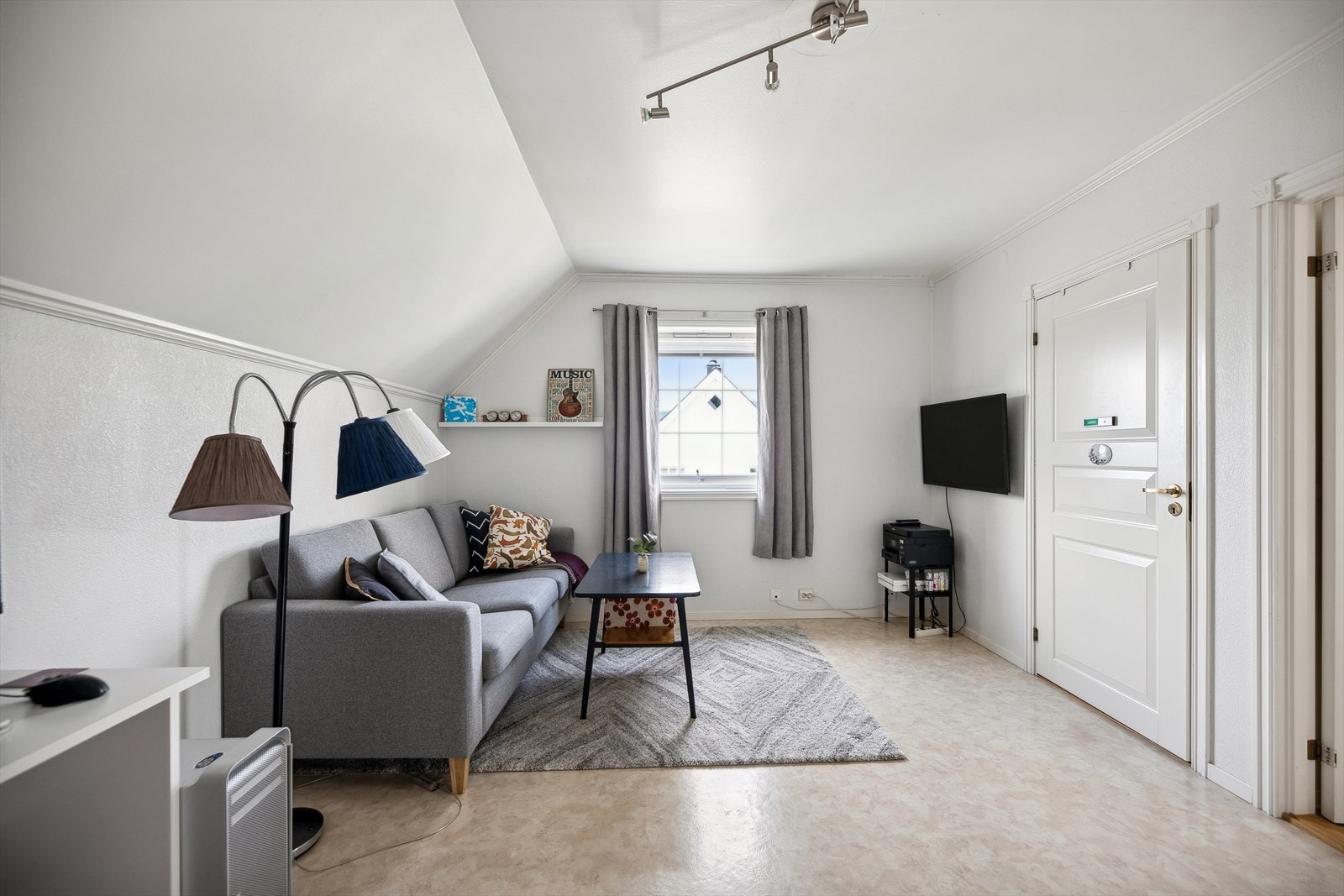 Loftstuen er lys og praktisk. Galleribilde